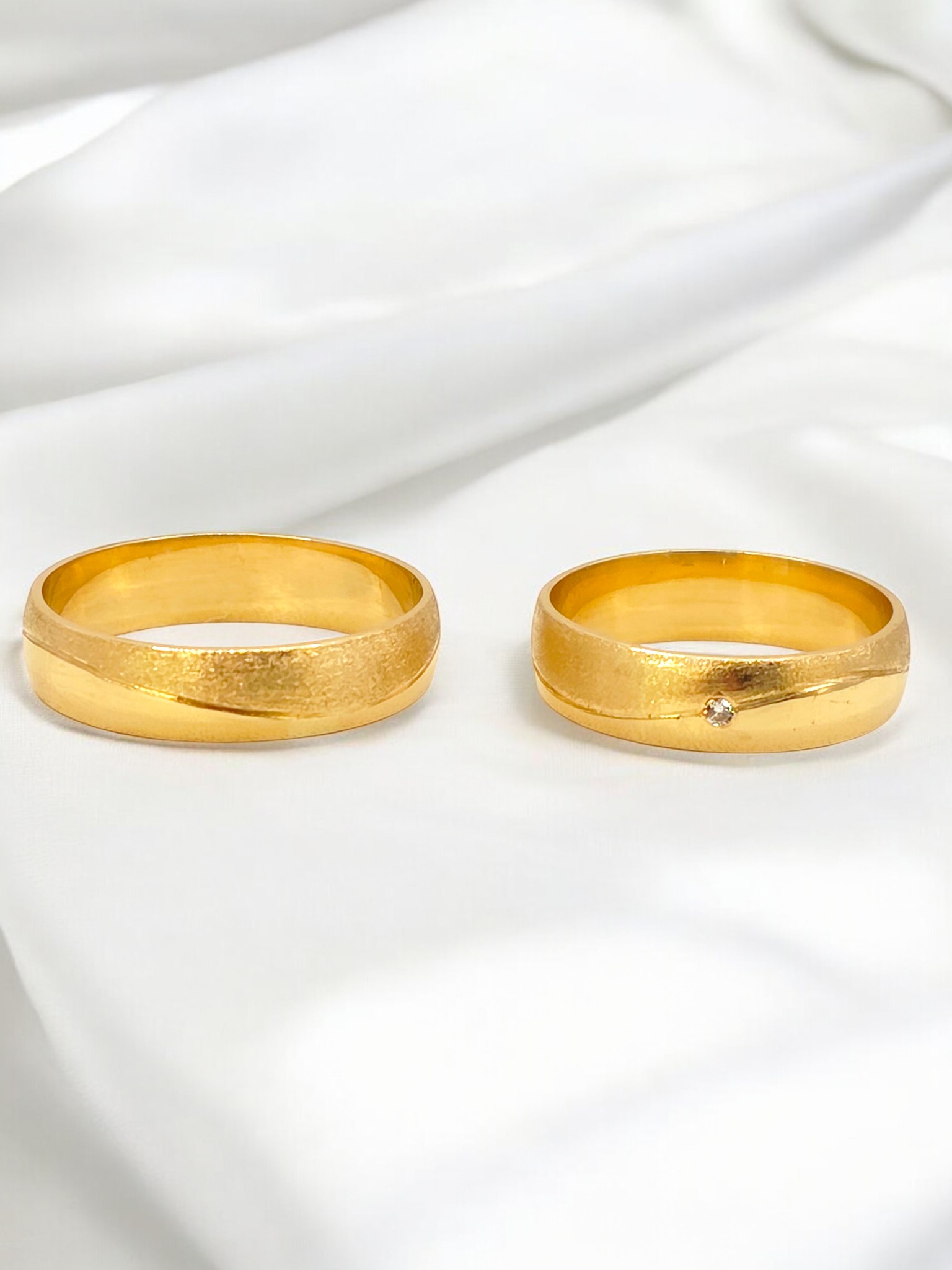 Argollas de matrimonio talladas circon 5 mm Oro 18k 4