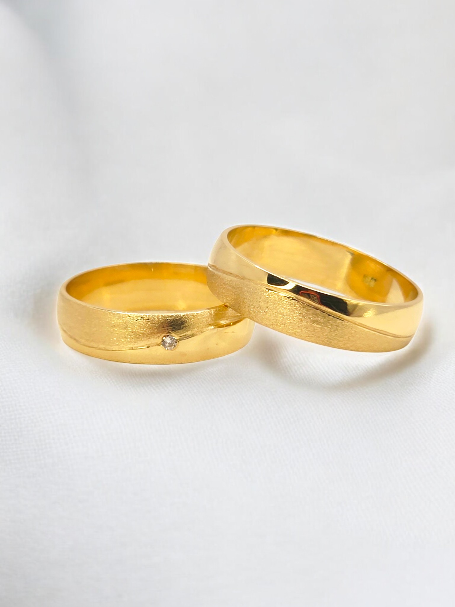 Argollas de matrimonio talladas circon 5 mm Oro 18k 5