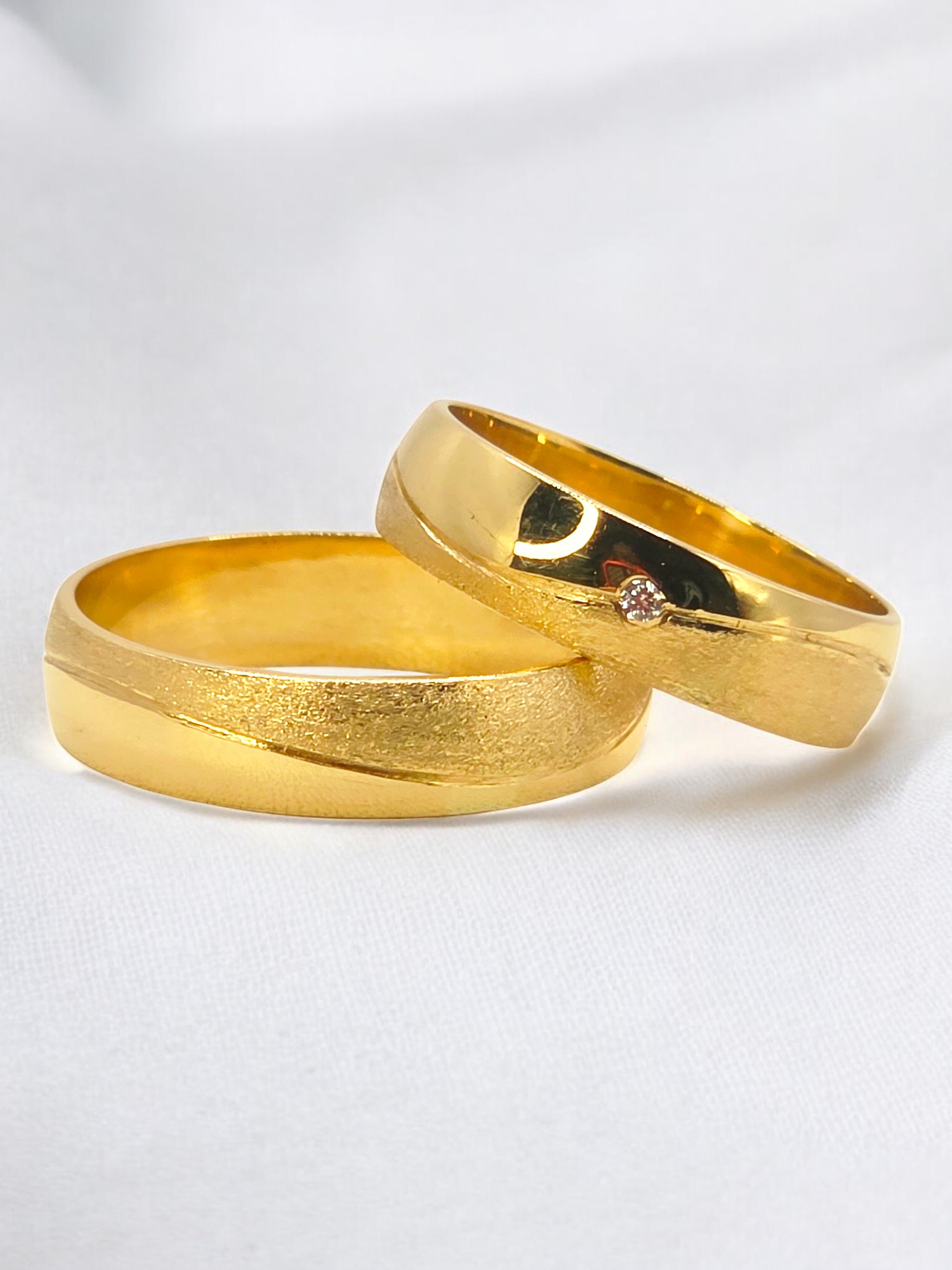 Argollas de matrimonio talladas circon 5 mm Oro 18k 3