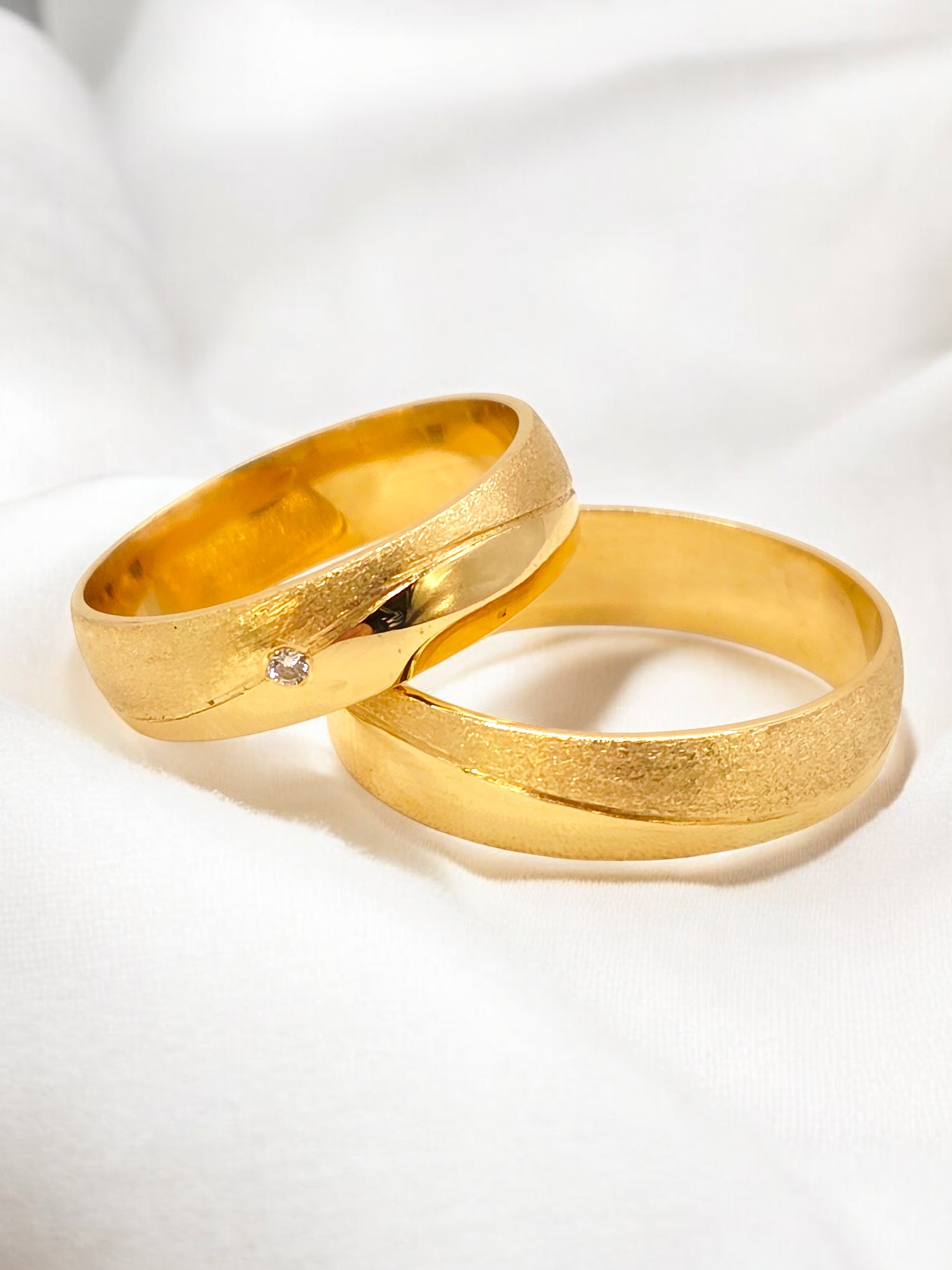 Argollas de matrimonio talladas circon 5 mm Oro 18k 1