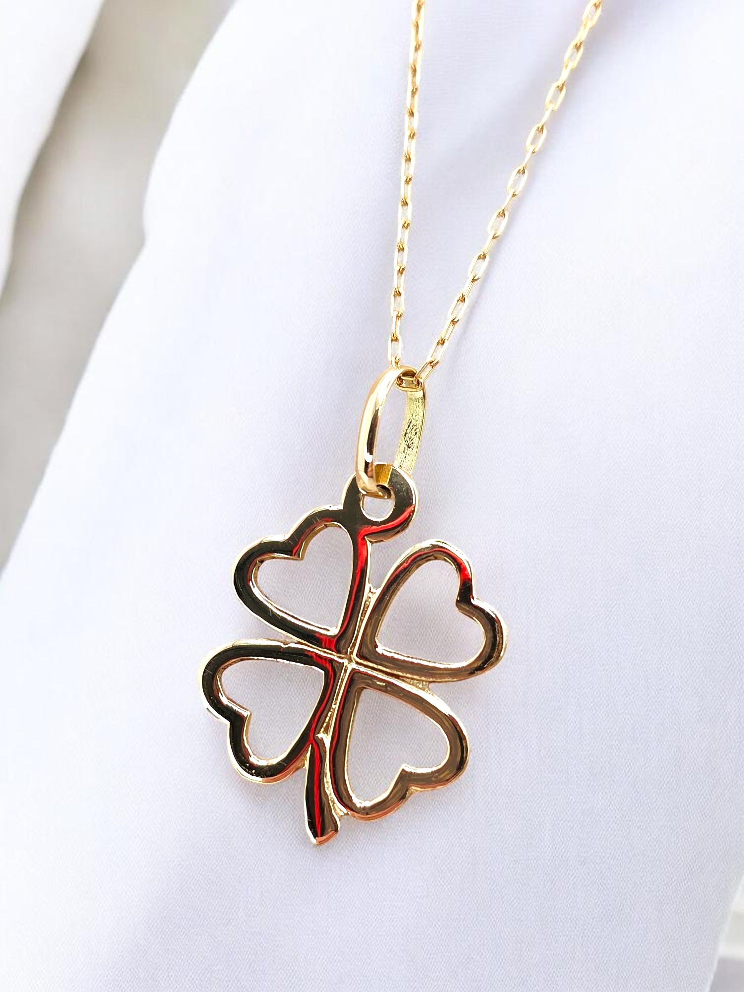 Cadena eslabon limado 50 cm con colgante trebol Oro 18k 1