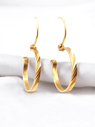 Aros argolla tallada gancho Oro 18k