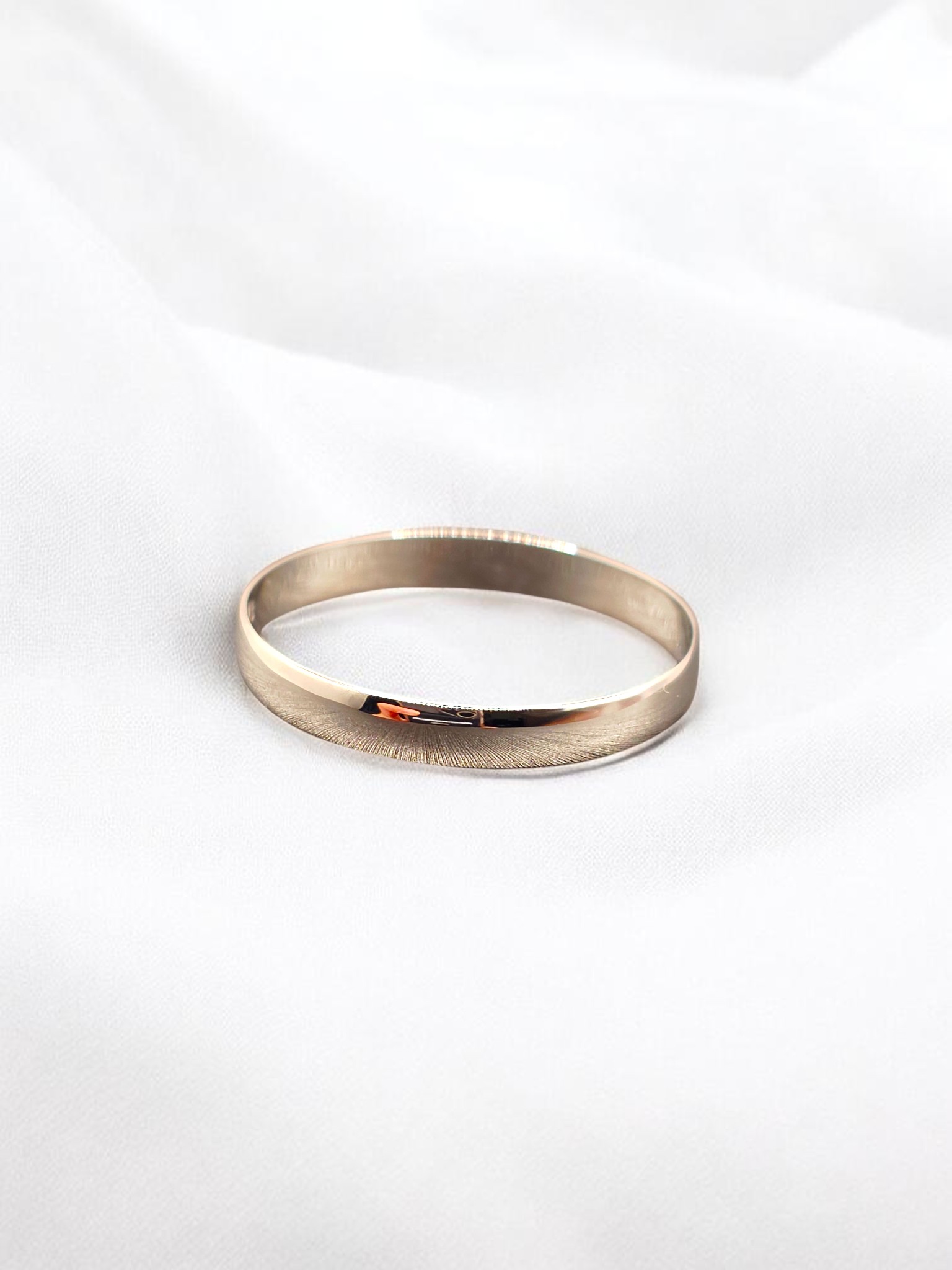 Argolla media caña 3 mm Oro blanco 18k 1