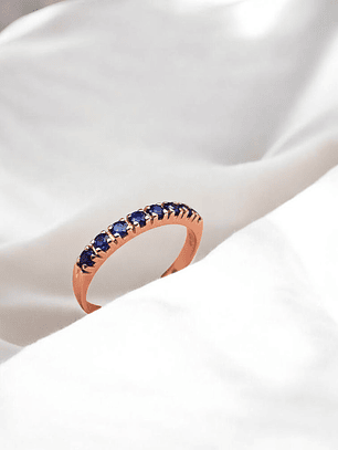 Anillo medio cintillo zafiros Oro 18k