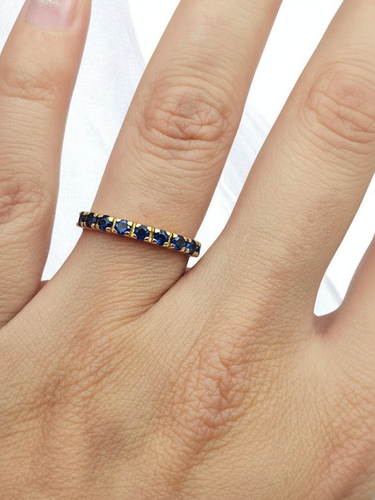 Anillo medio cintillo zafiros Oro 18k 1