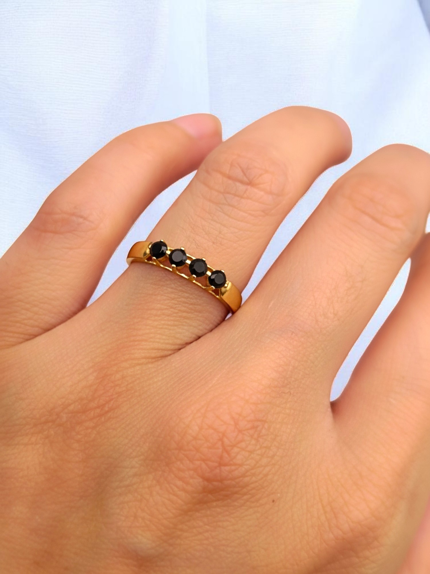 Anillo medio cintillo grifa ónix Oro 18k 4