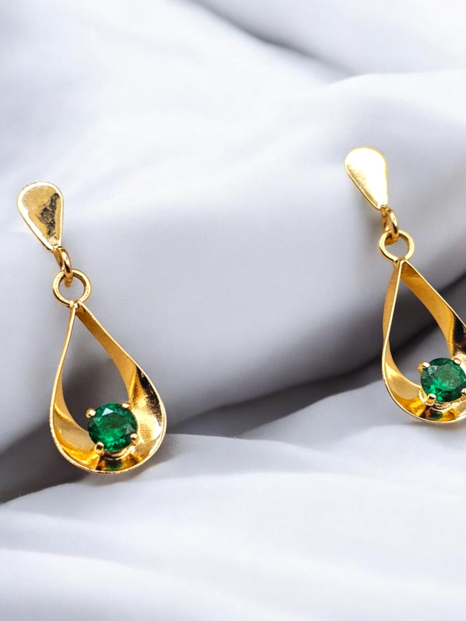 Aros gotitas colgante esmeralda con gancho Oro 18k 4