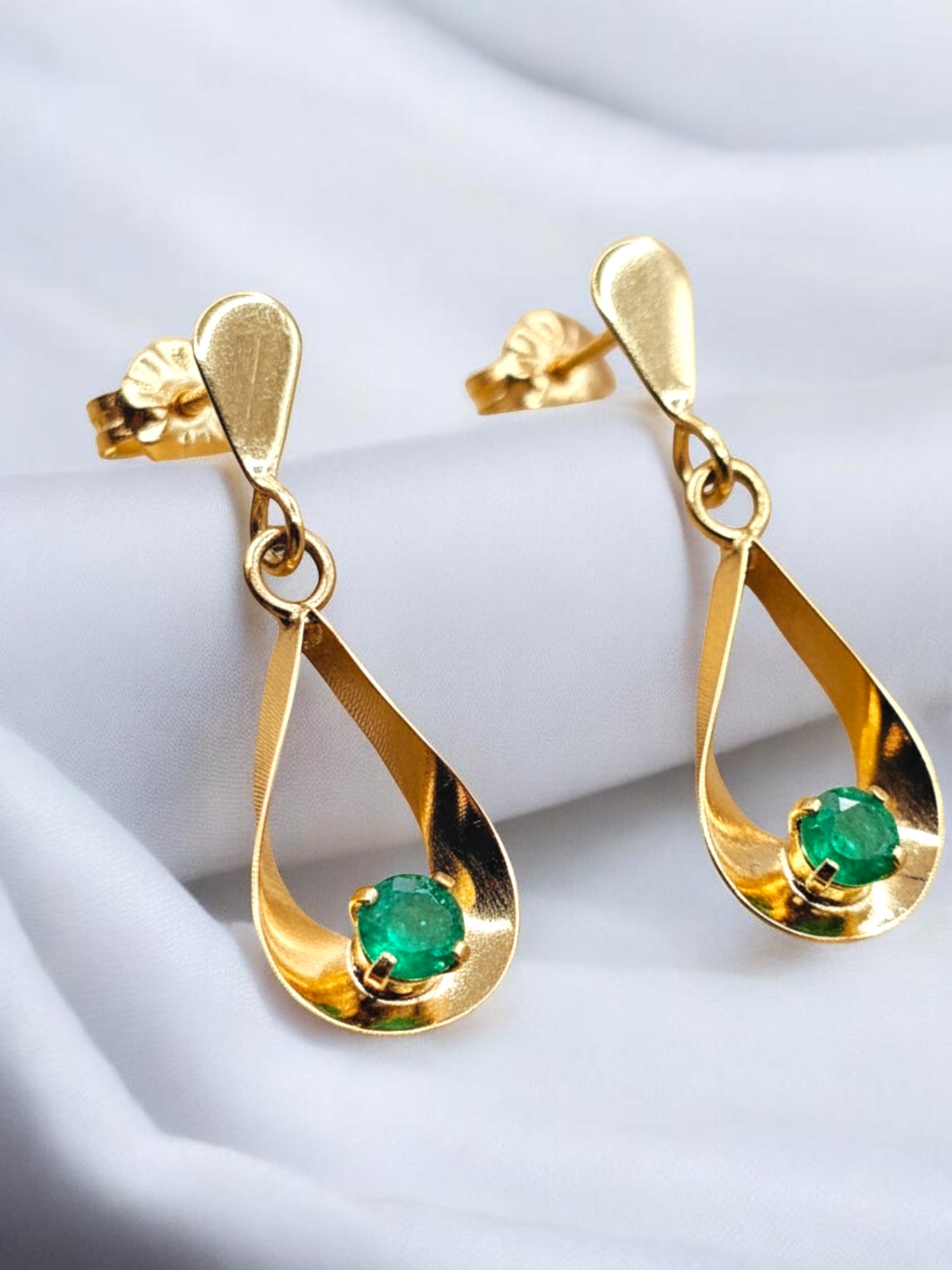 Aros gotitas colgante esmeralda con gancho Oro 18k 1