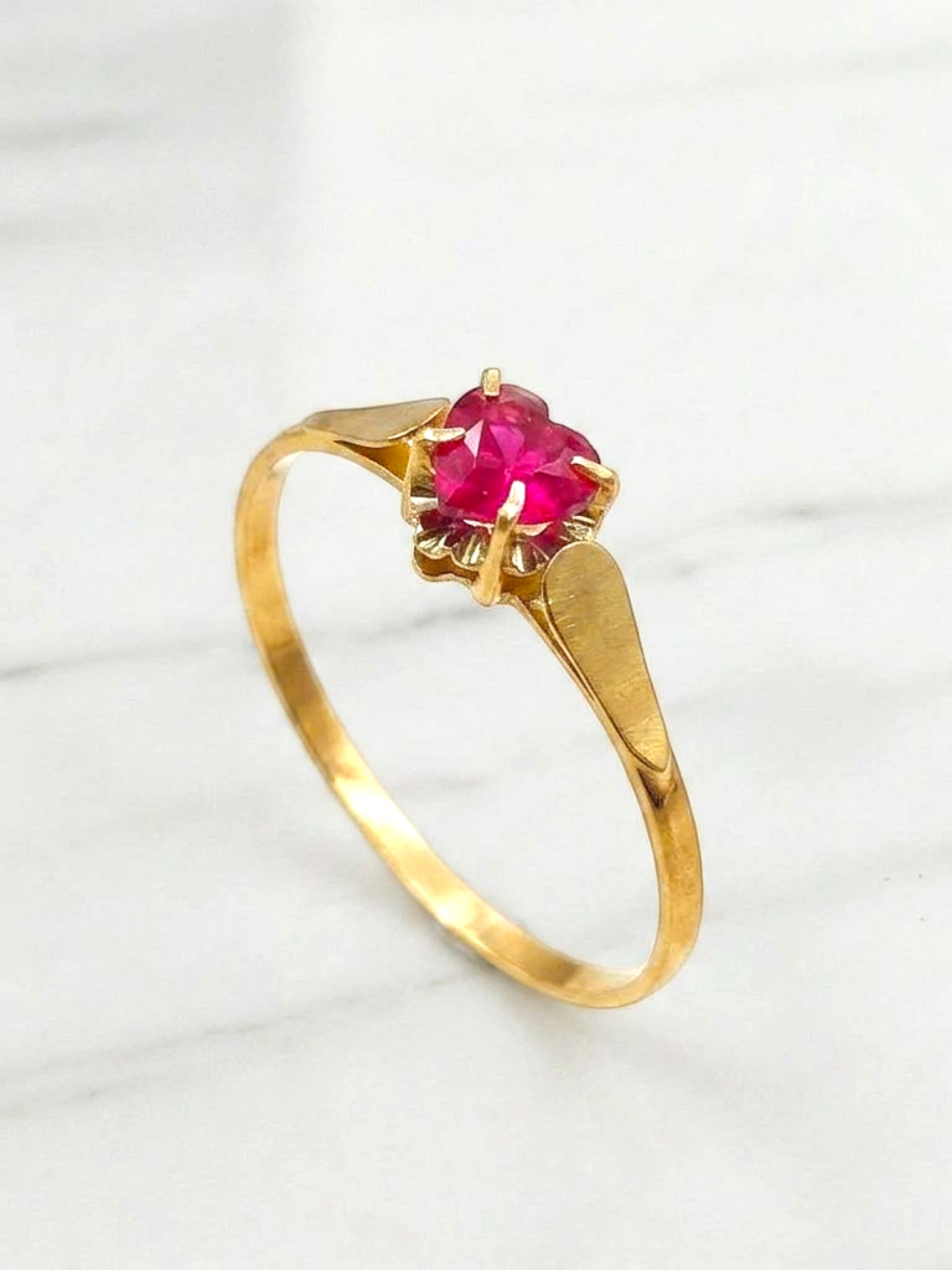 Anillo chatón corazón rubí Oro 18k 5