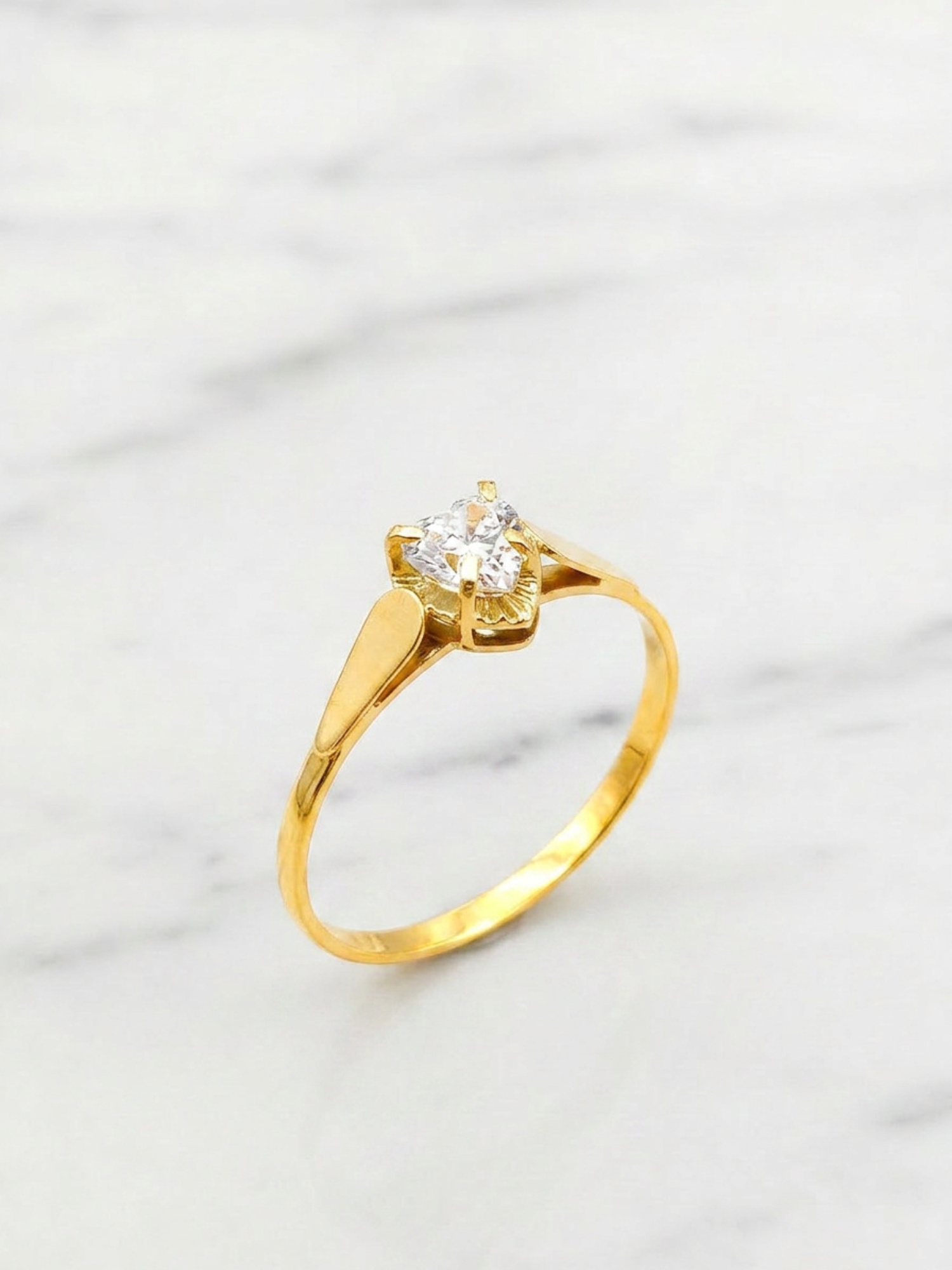 Anillo chatón corazón circon Oro 18k 1