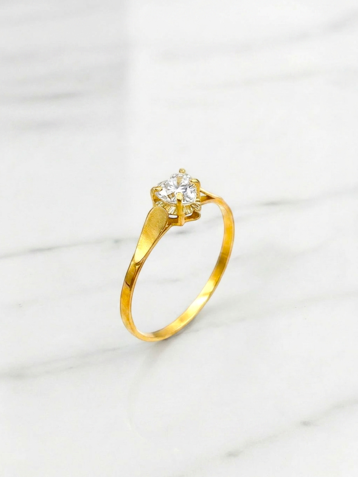 Anillo chatón corazón circon Oro 18k 5
