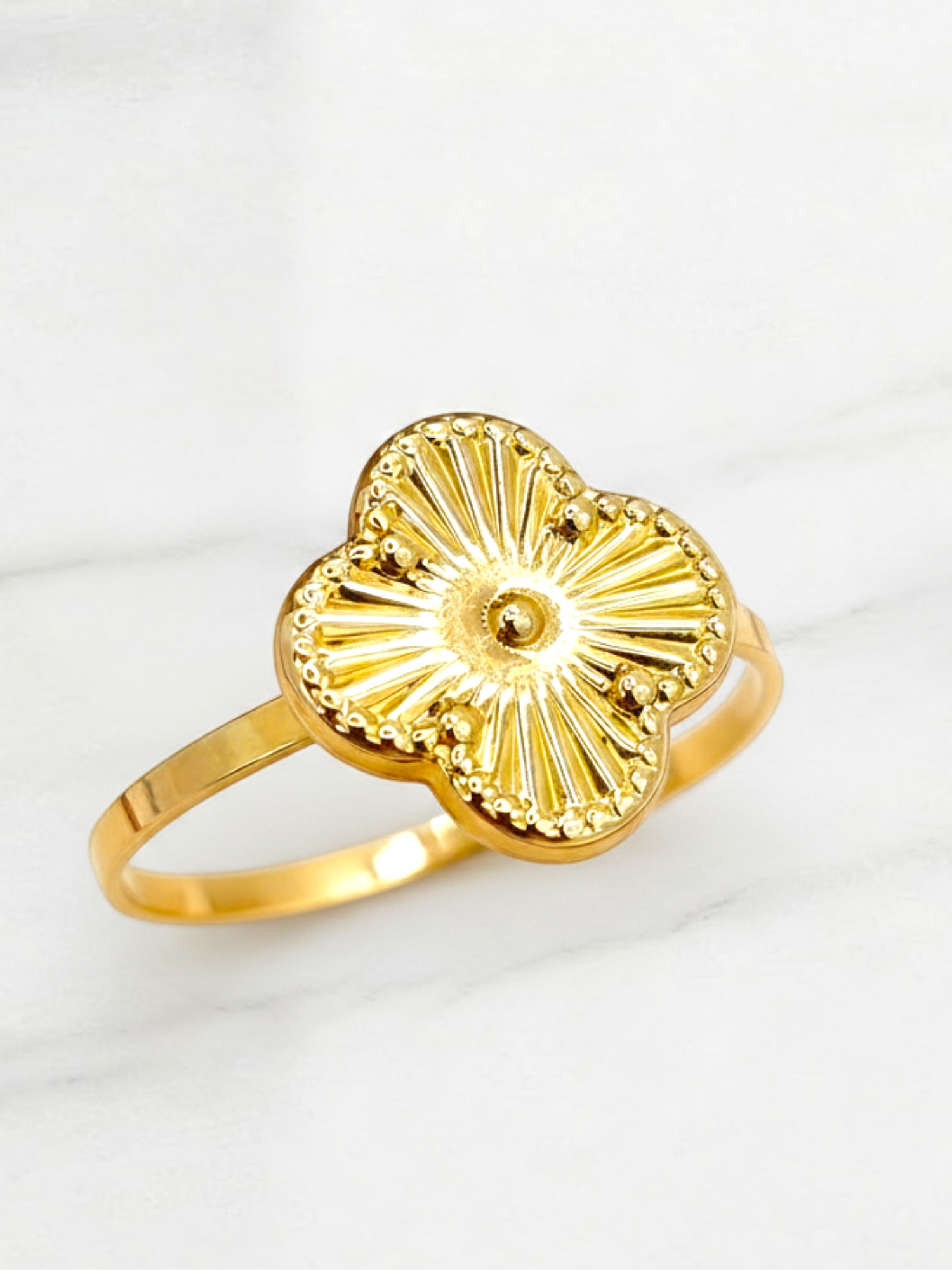 Anillo flor tallada Oro 18k 5