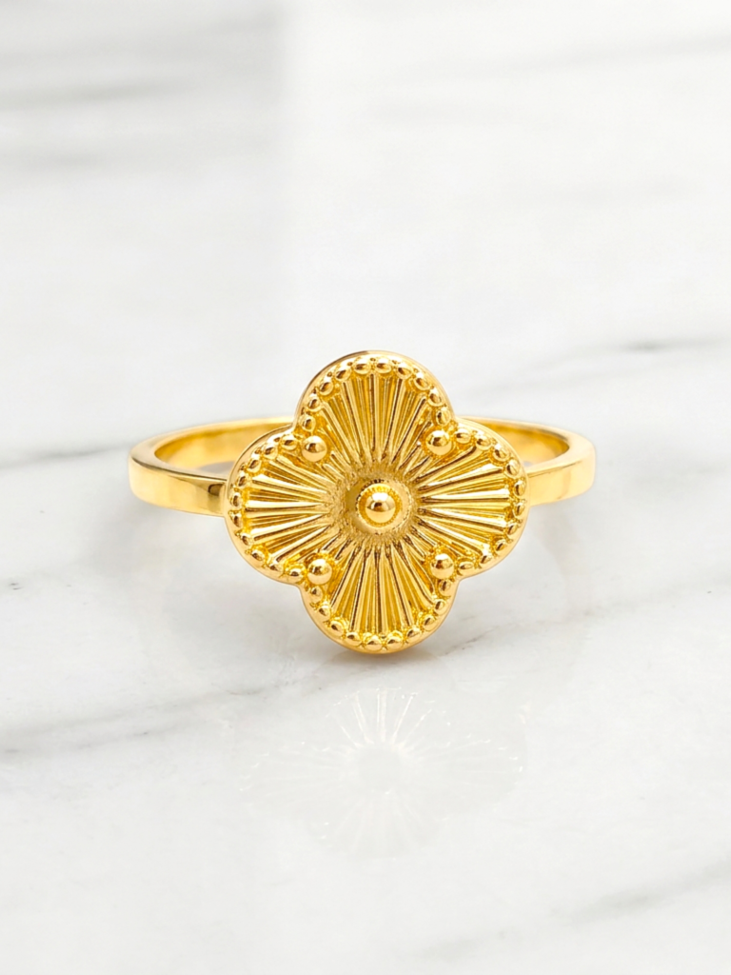 Anillo flor tallada Oro 18k 6
