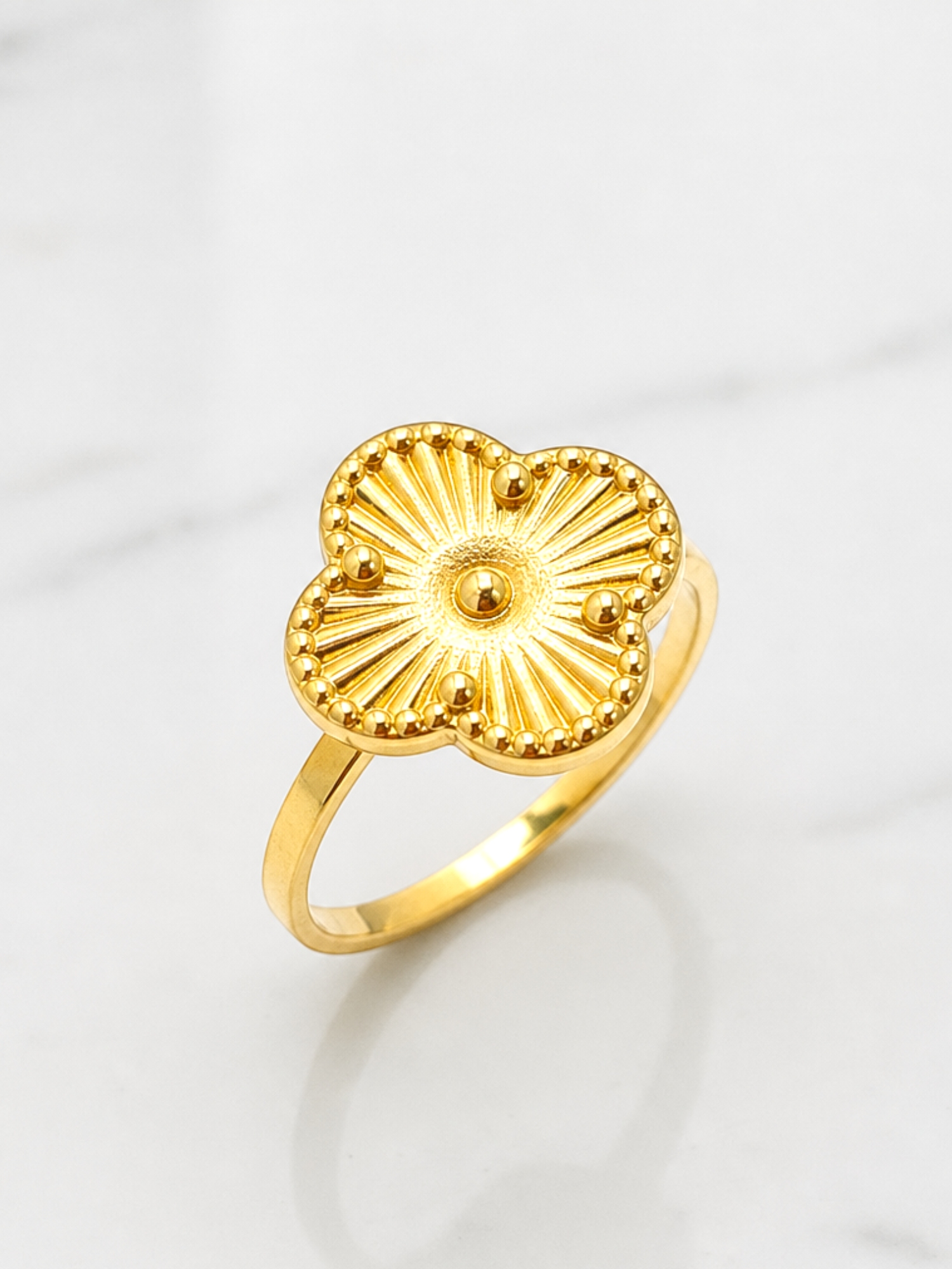 Anillo flor tallada Oro 18k 3