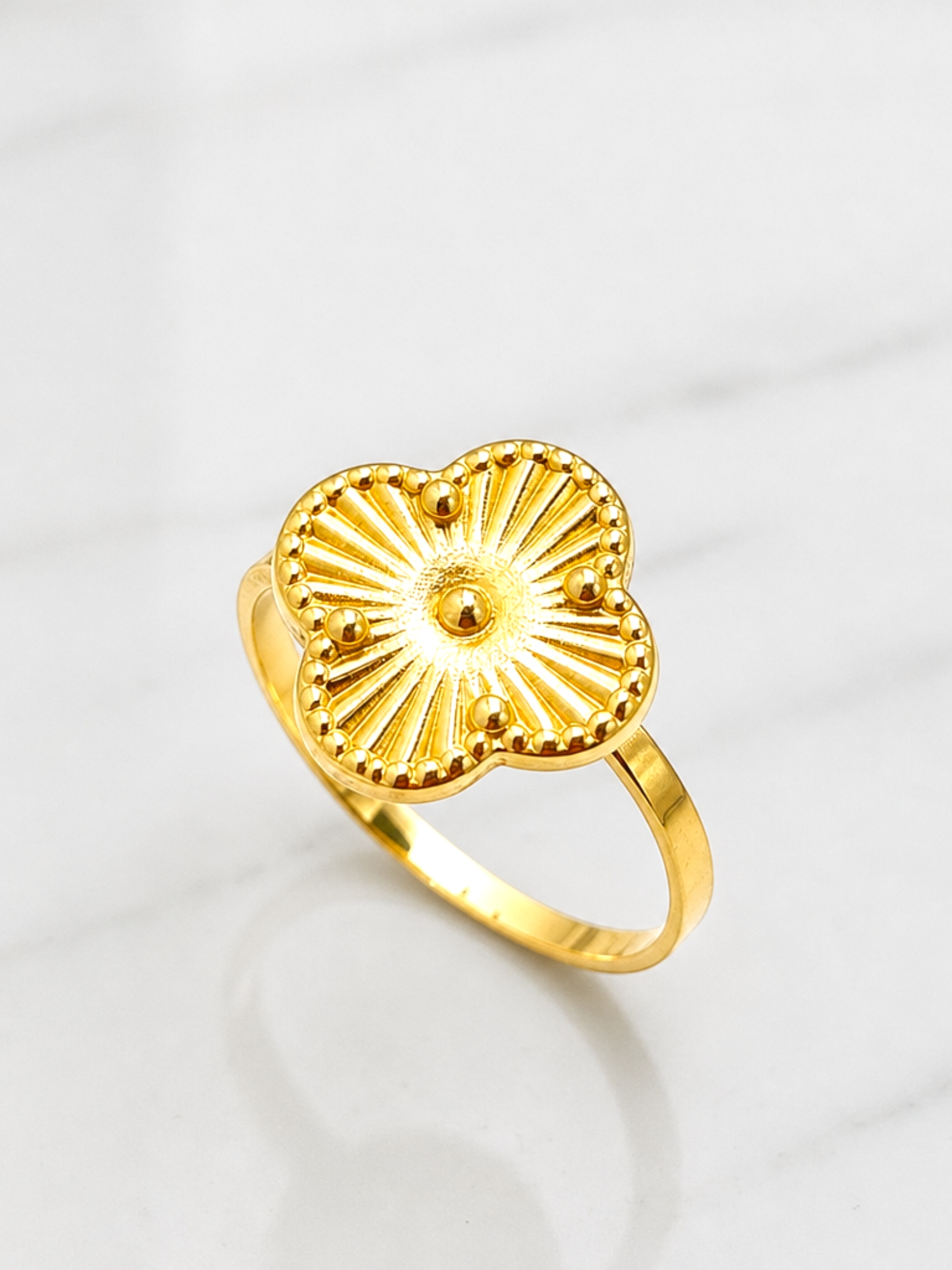 Anillo flor tallada Oro 18k 7