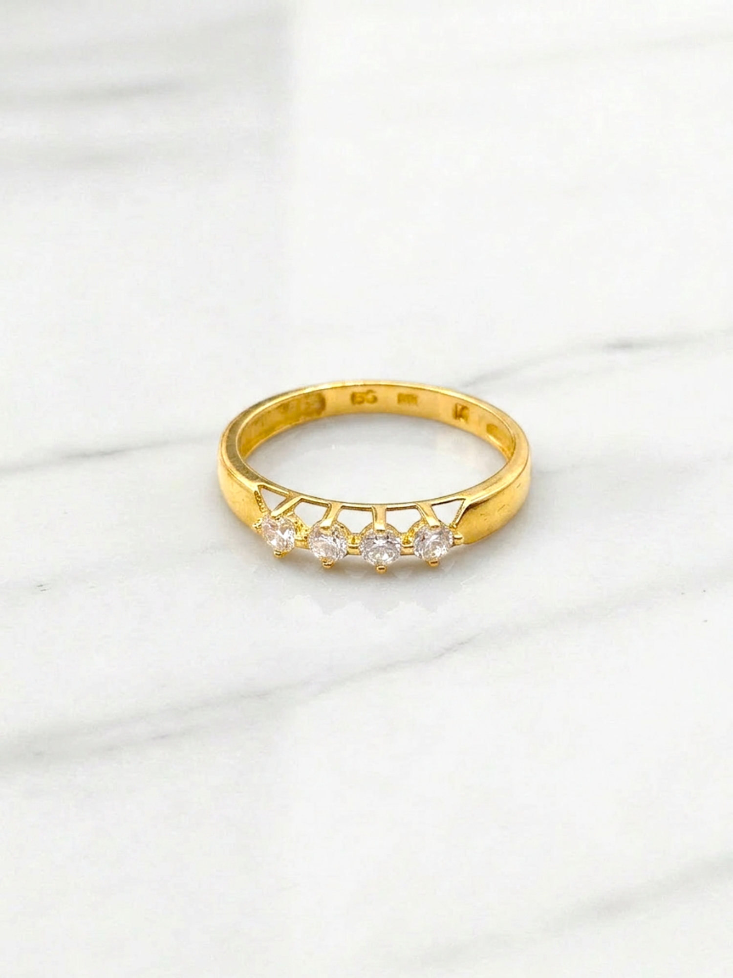 Anillo medio cintillo grifa con circones Oro 18k 5
