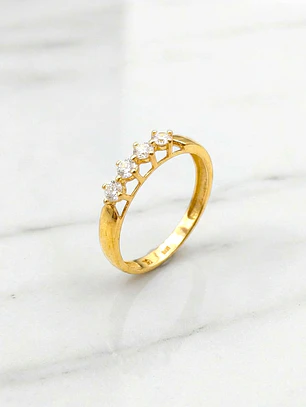 Anillo medio cintillo grifa con circones Oro 18k
