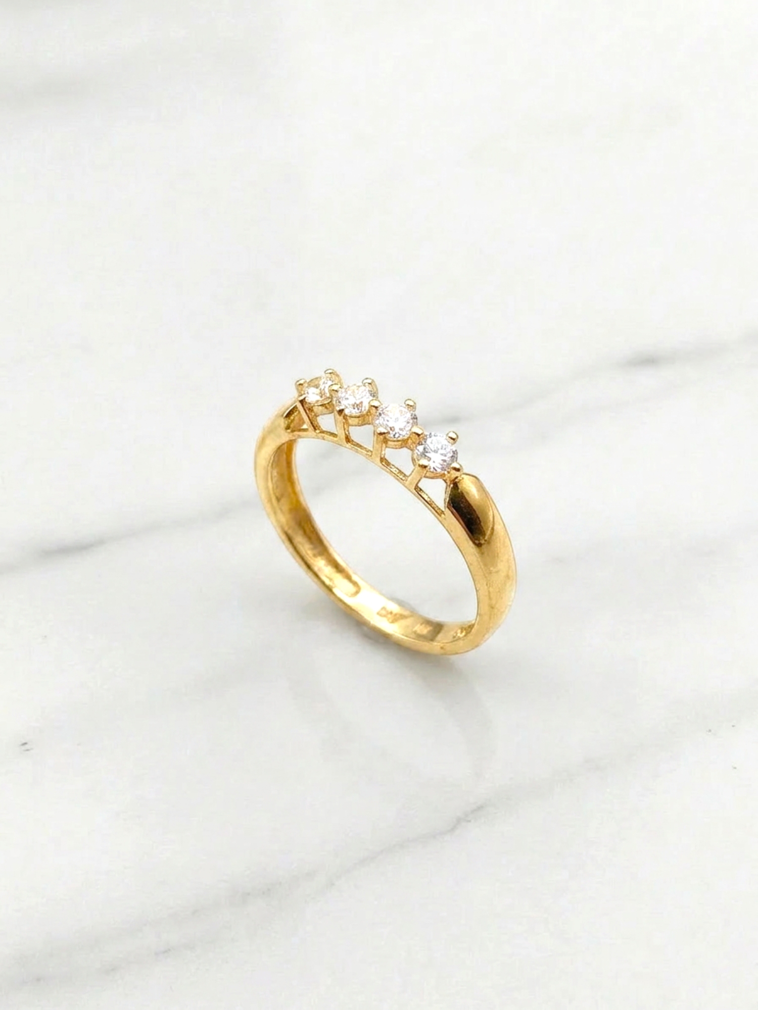 Anillo medio cintillo grifa con circones Oro 18k 3
