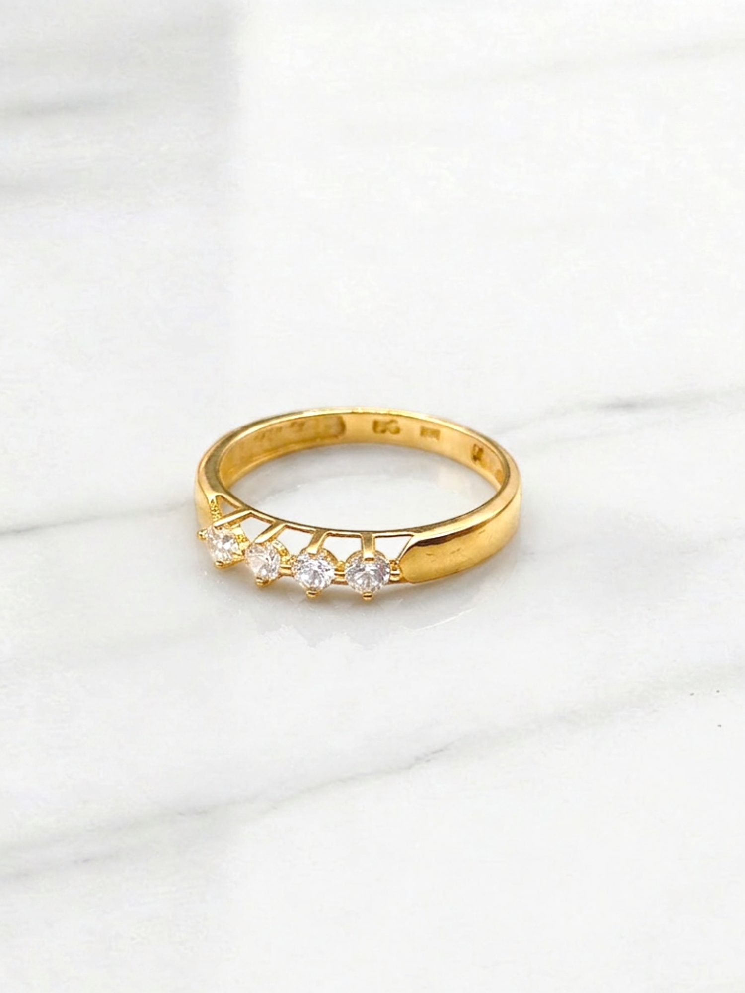 Anillo medio cintillo grifa con circones Oro 18k 2