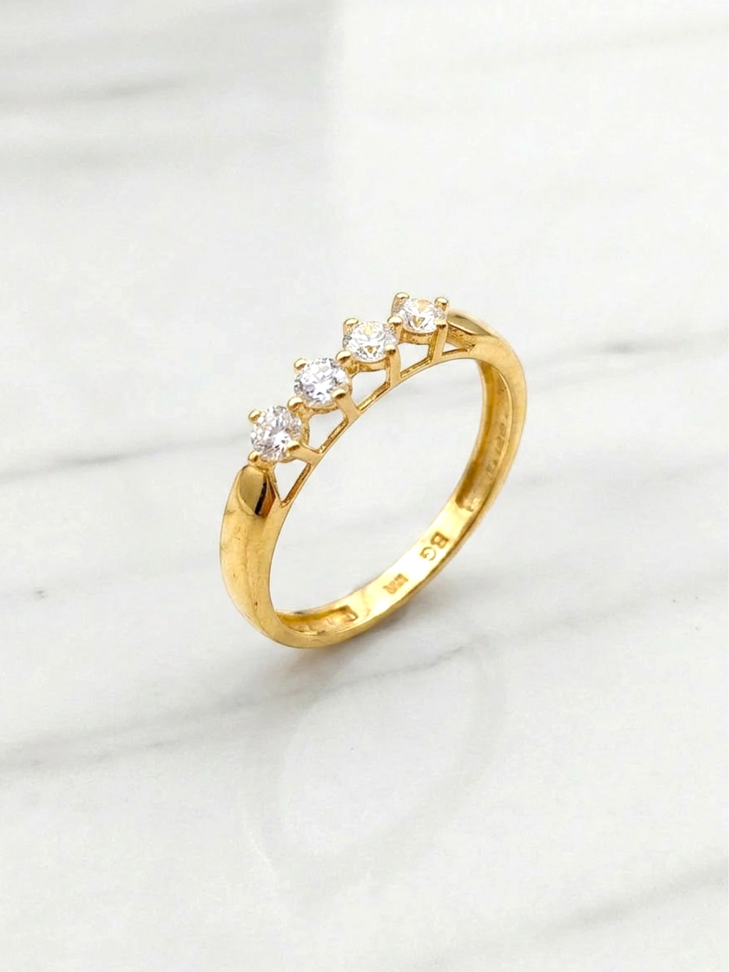 Anillo medio cintillo grifa con circones Oro 18k 4