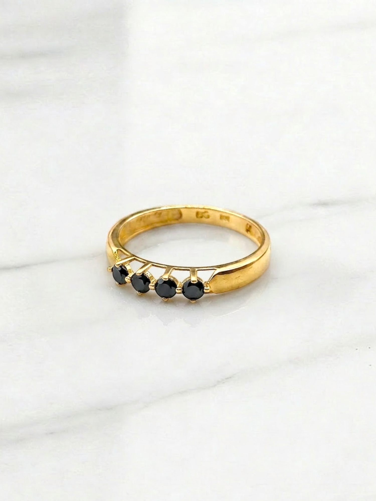 Anillo medio cintillo grifa ónix Oro 18k 3