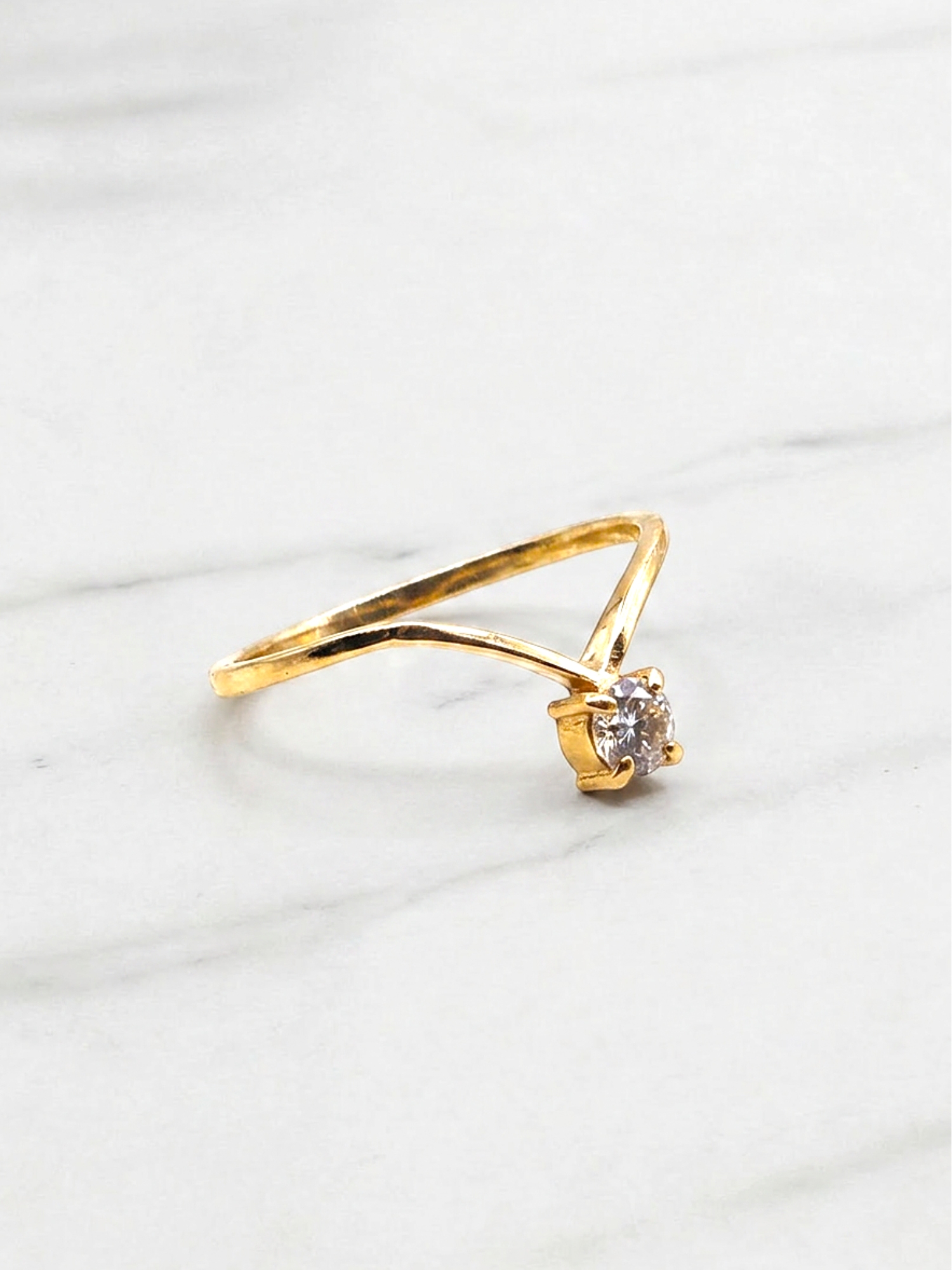 Anillo silueta circón Oro 18k 1