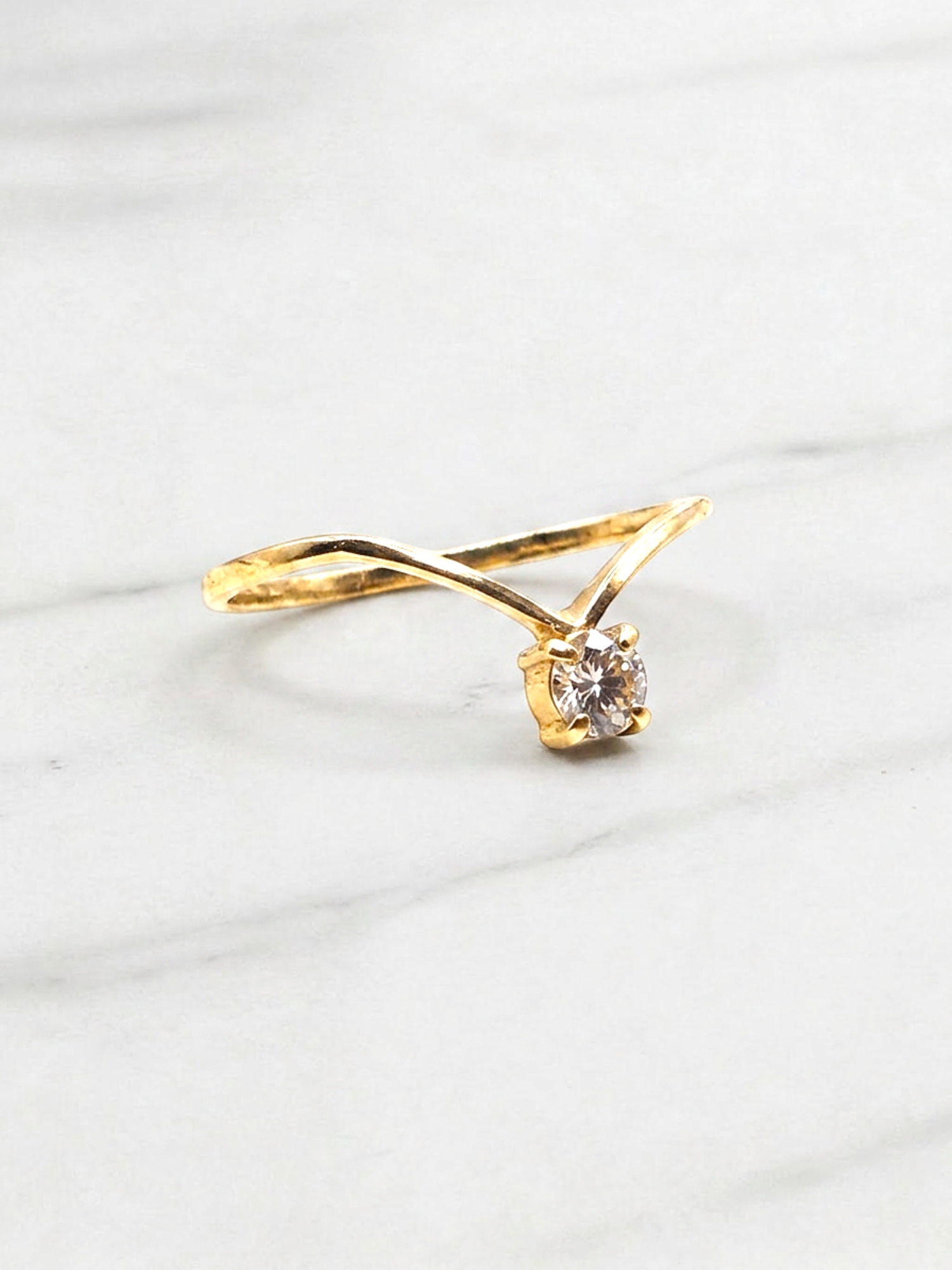 Anillo silueta circón Oro 18k 4