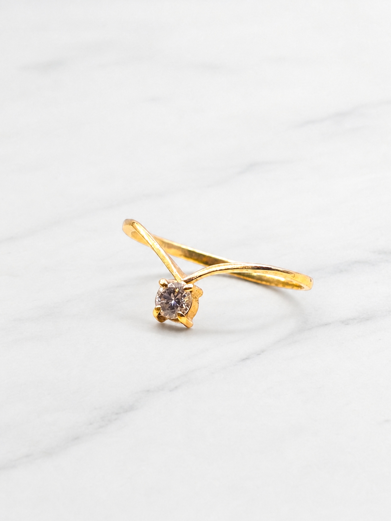 Anillo silueta circón Oro 18k 3