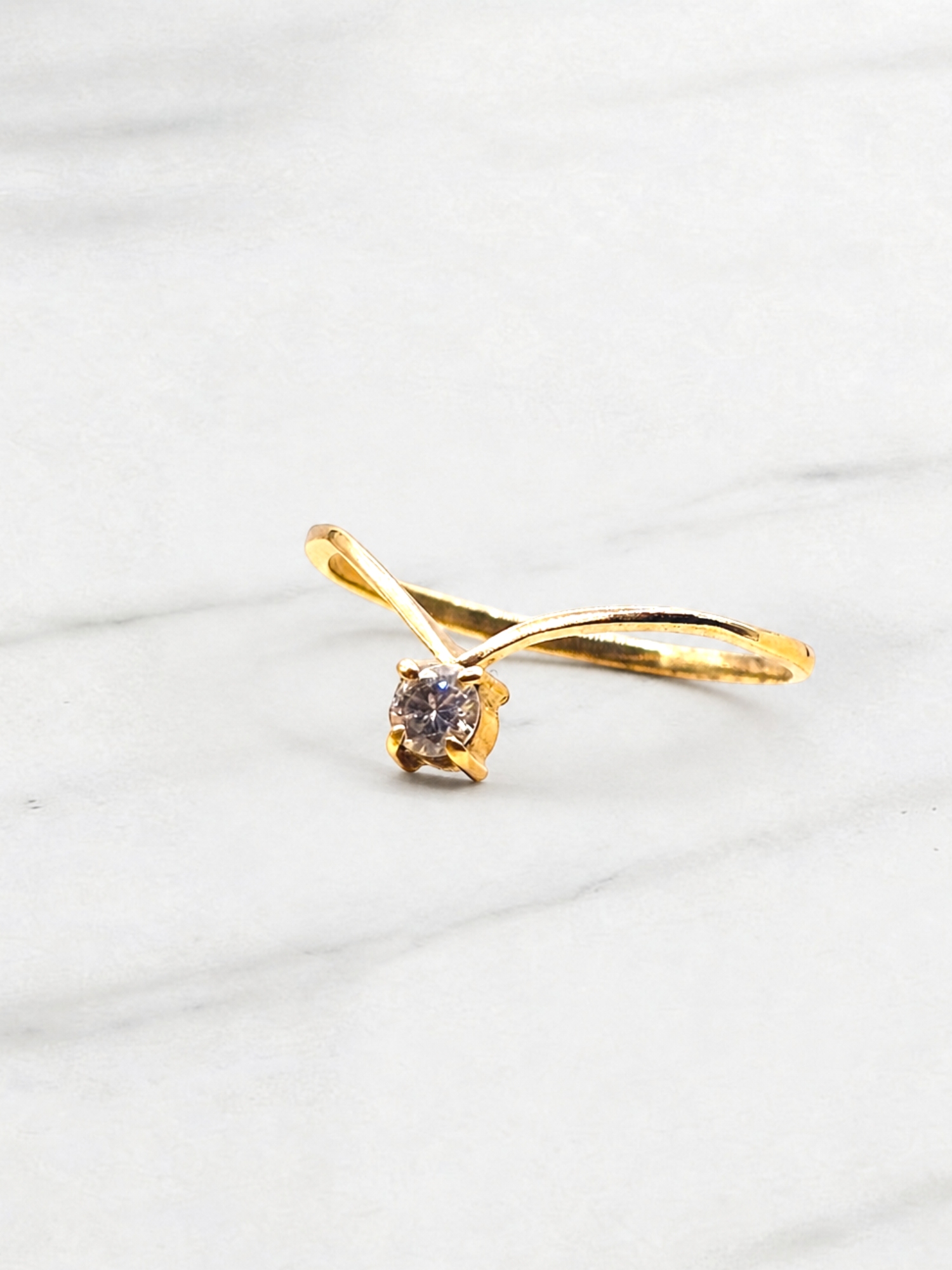 Anillo silueta circón Oro 18k 5