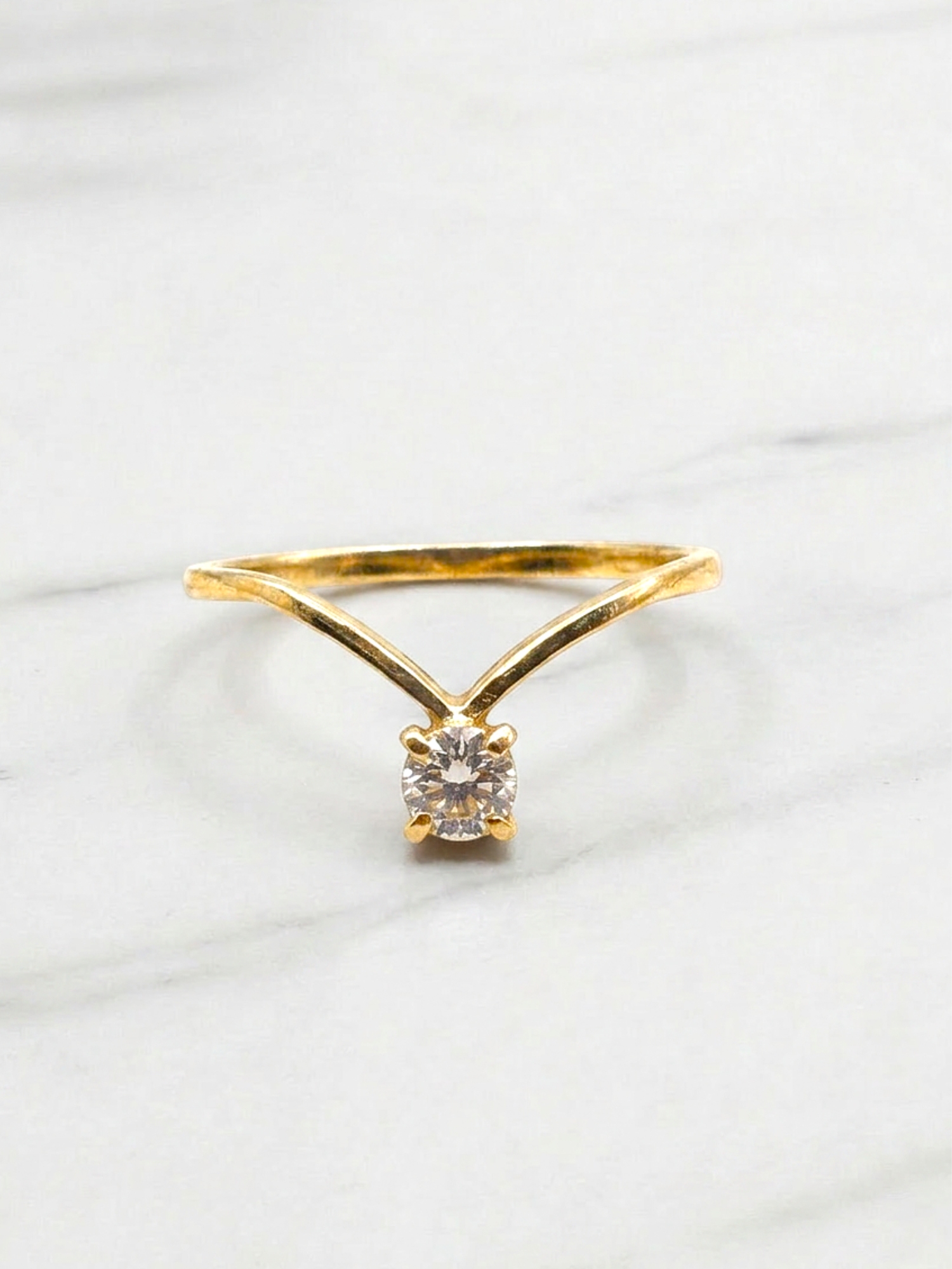 Anillo silueta circón Oro 18k 2