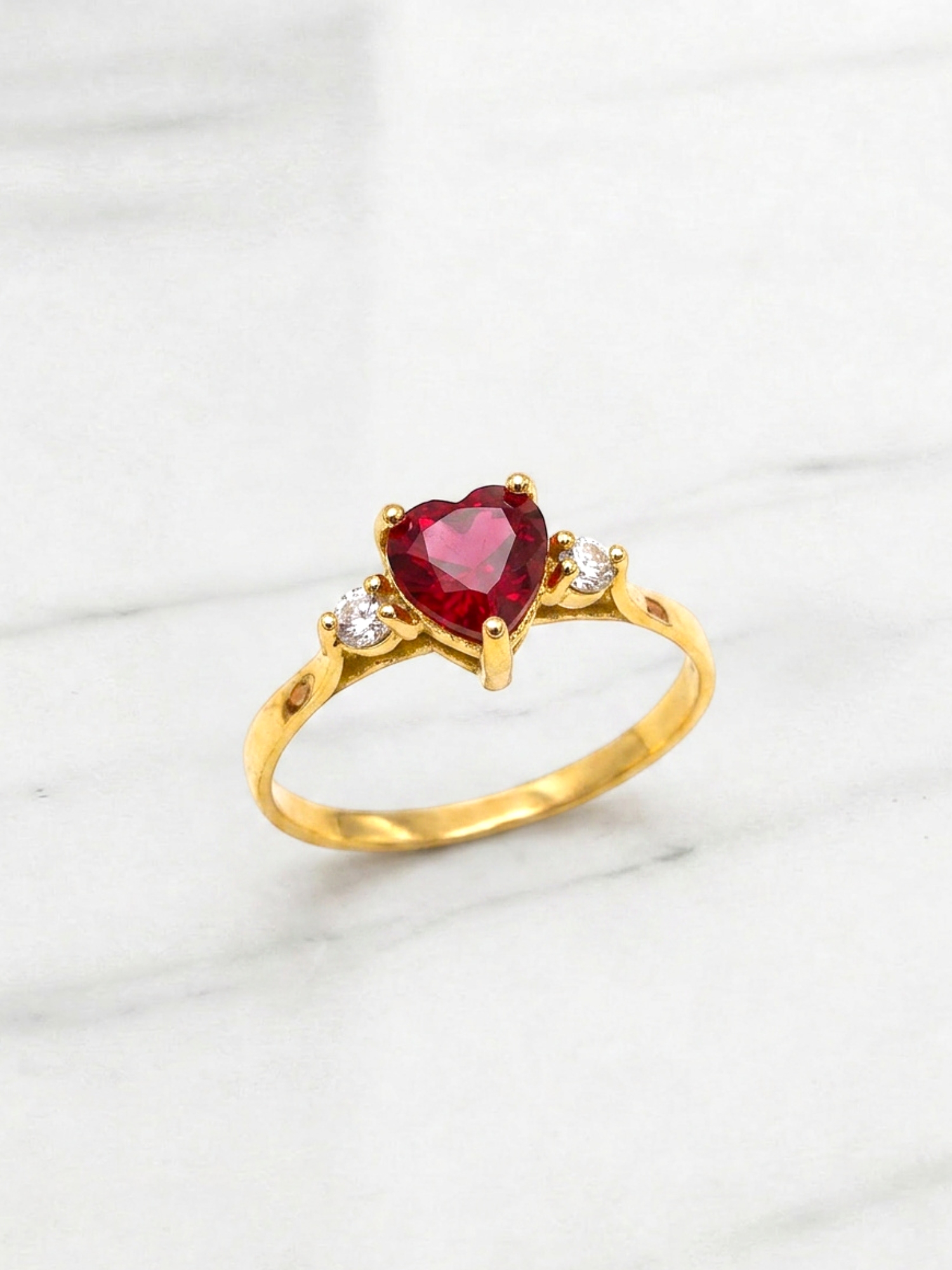 Anillo corazon rubi y circones Oro 18k 5