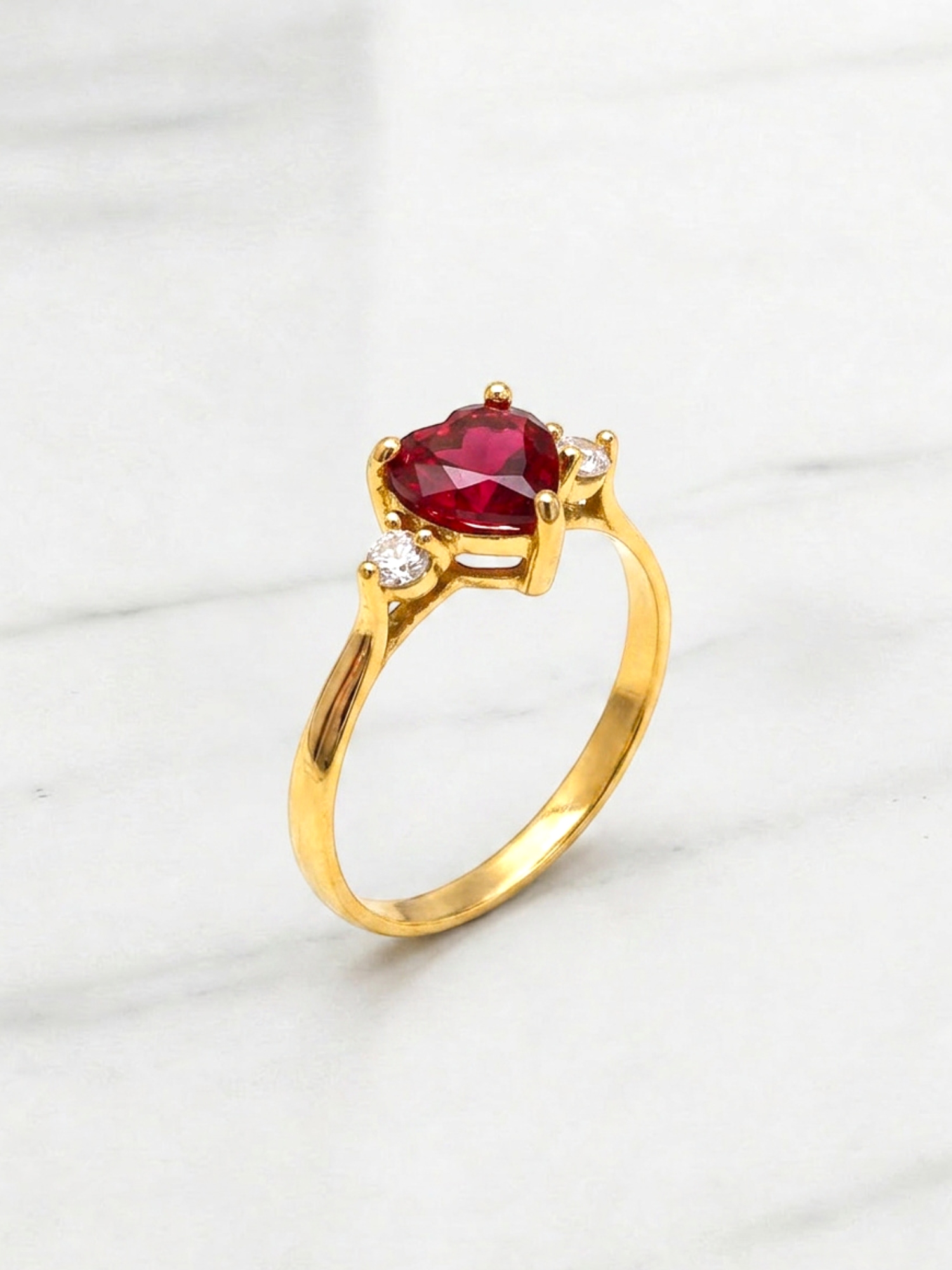 Anillo corazon rubi y circones Oro 18k 7