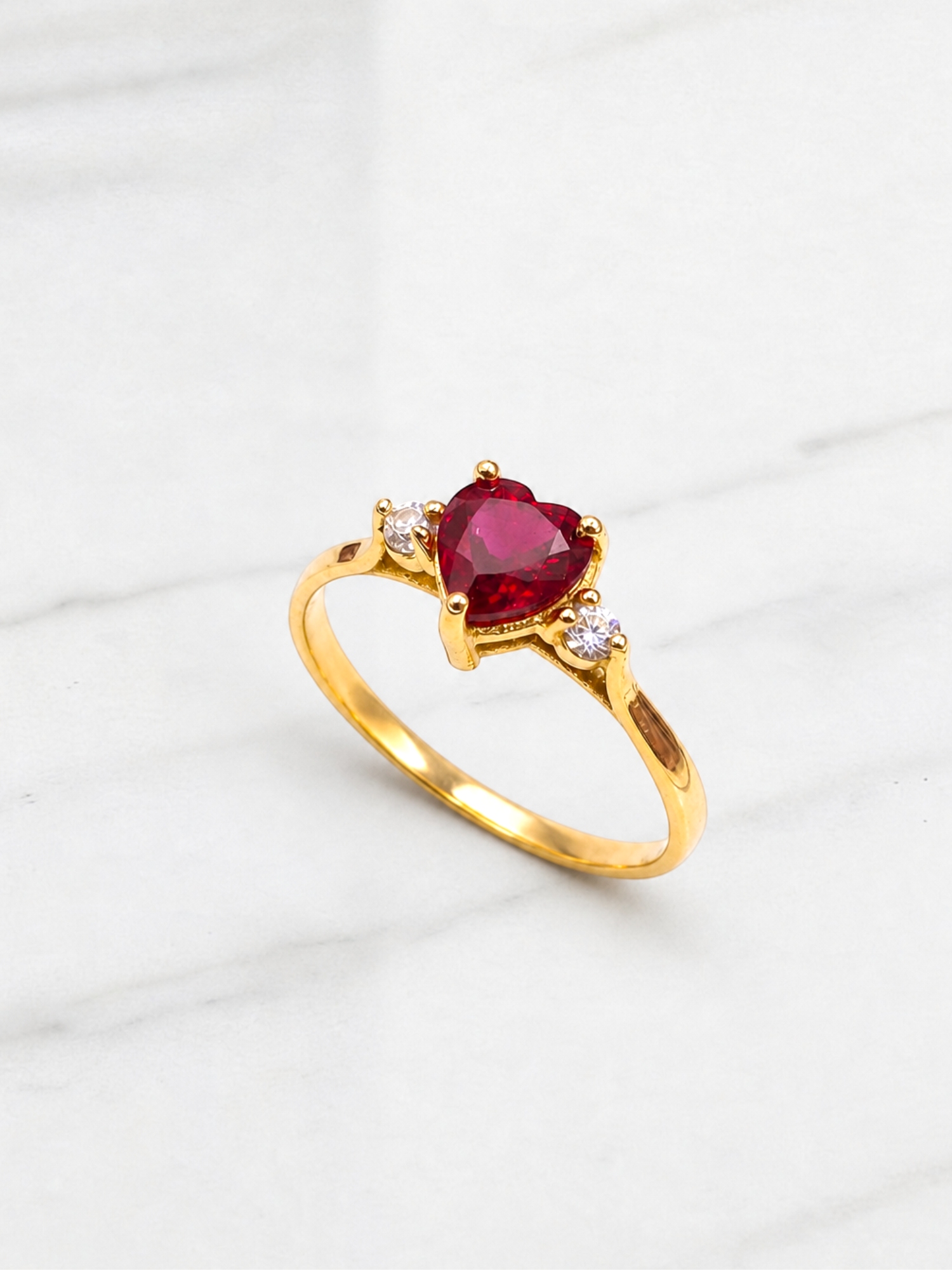 Anillo corazon rubi y circones Oro 18k 6