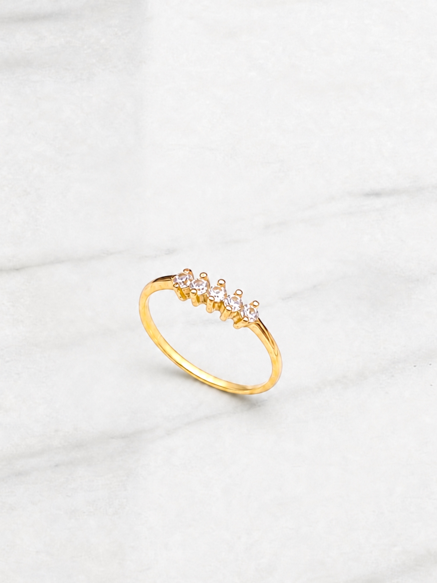 Anillo medio cintillo 5 circones Oro 18k 1