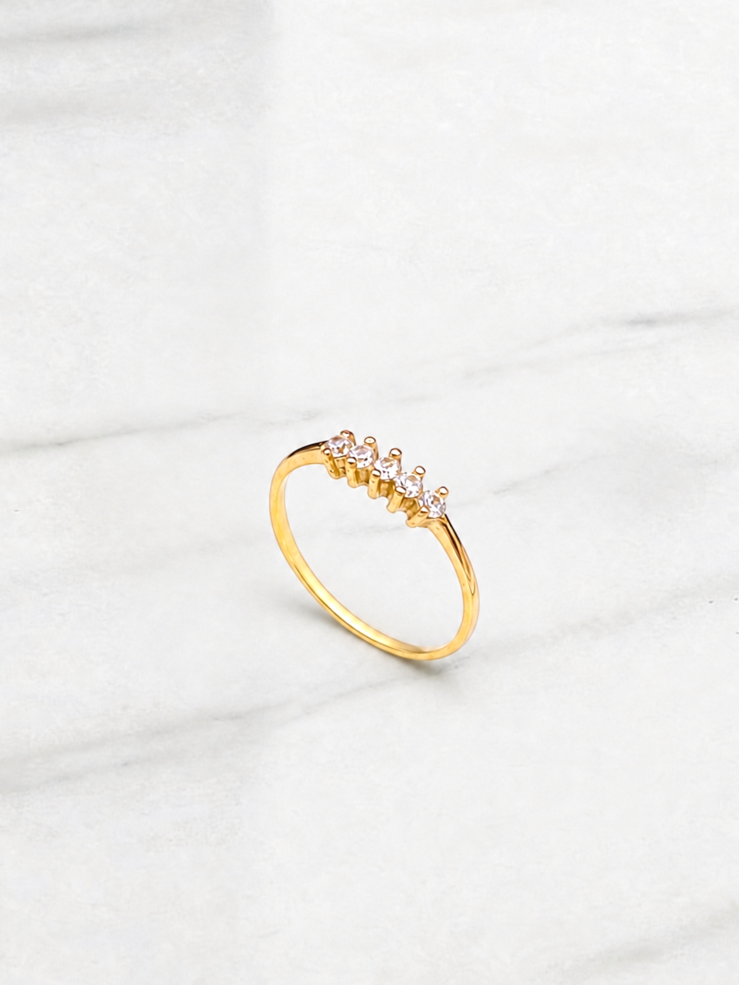 Anillo medio cintillo 5 circones Oro 18k 4