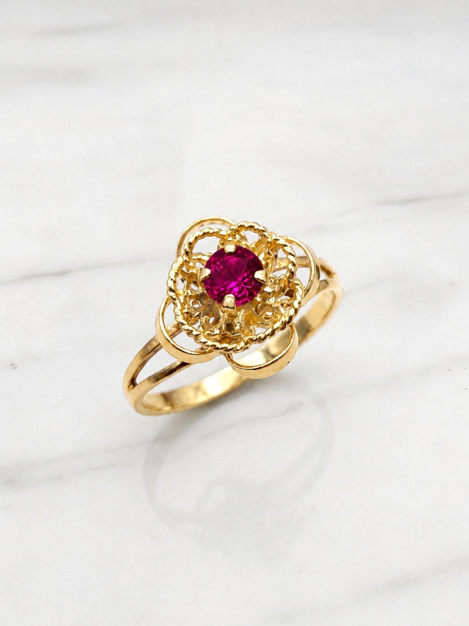 Anillo flor rubí Oro 18k 2