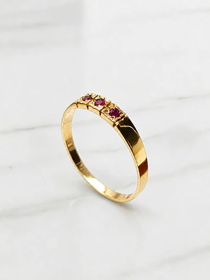 Anillo medio cintillo tres Rubíes Oro 18k  