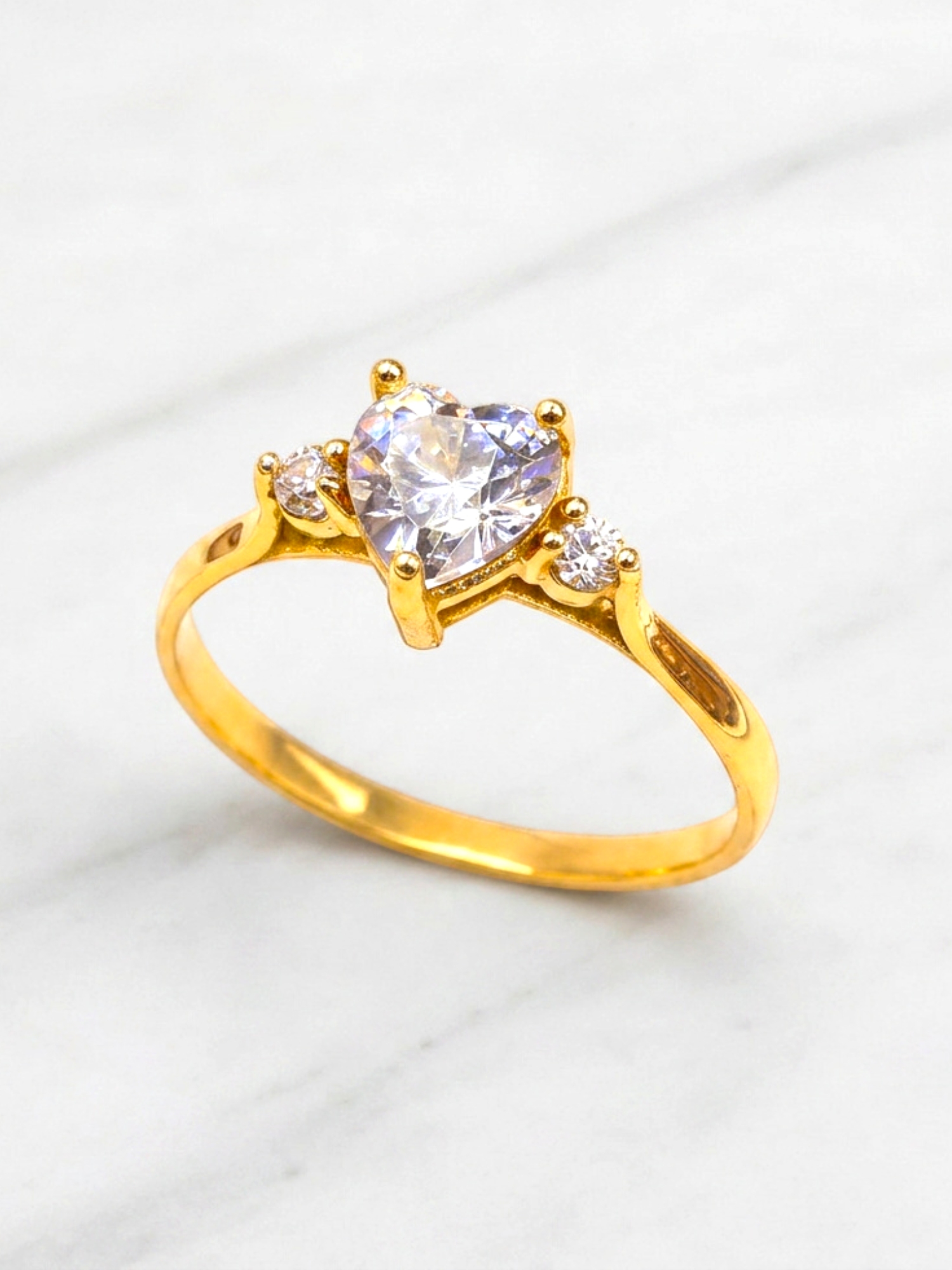 Anillo corazon circones Oro 18k 5