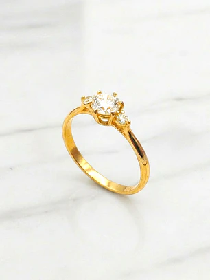 Anillo reina tres circones Oro 18k
