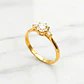 Anillo reina tres circones Oro 18k - Miniatura 2