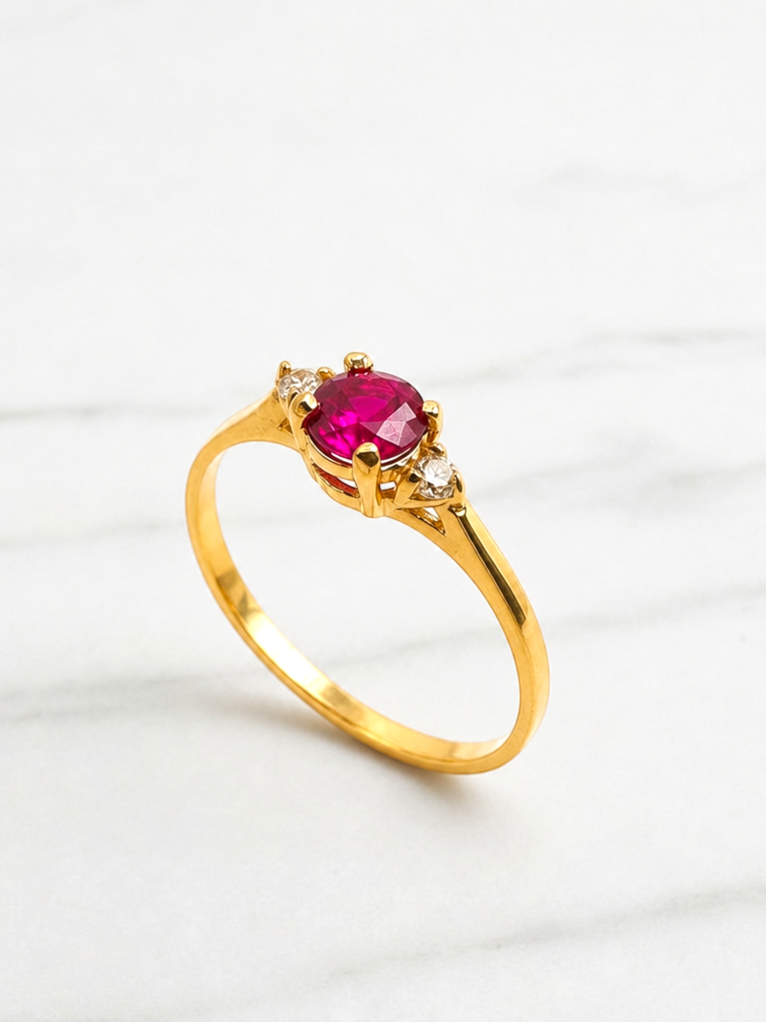Anillo reina Rubí y circones Oro 18k 5