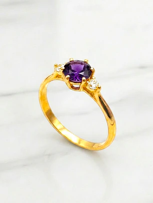 Anillo reina amatista y circones Oro 18k