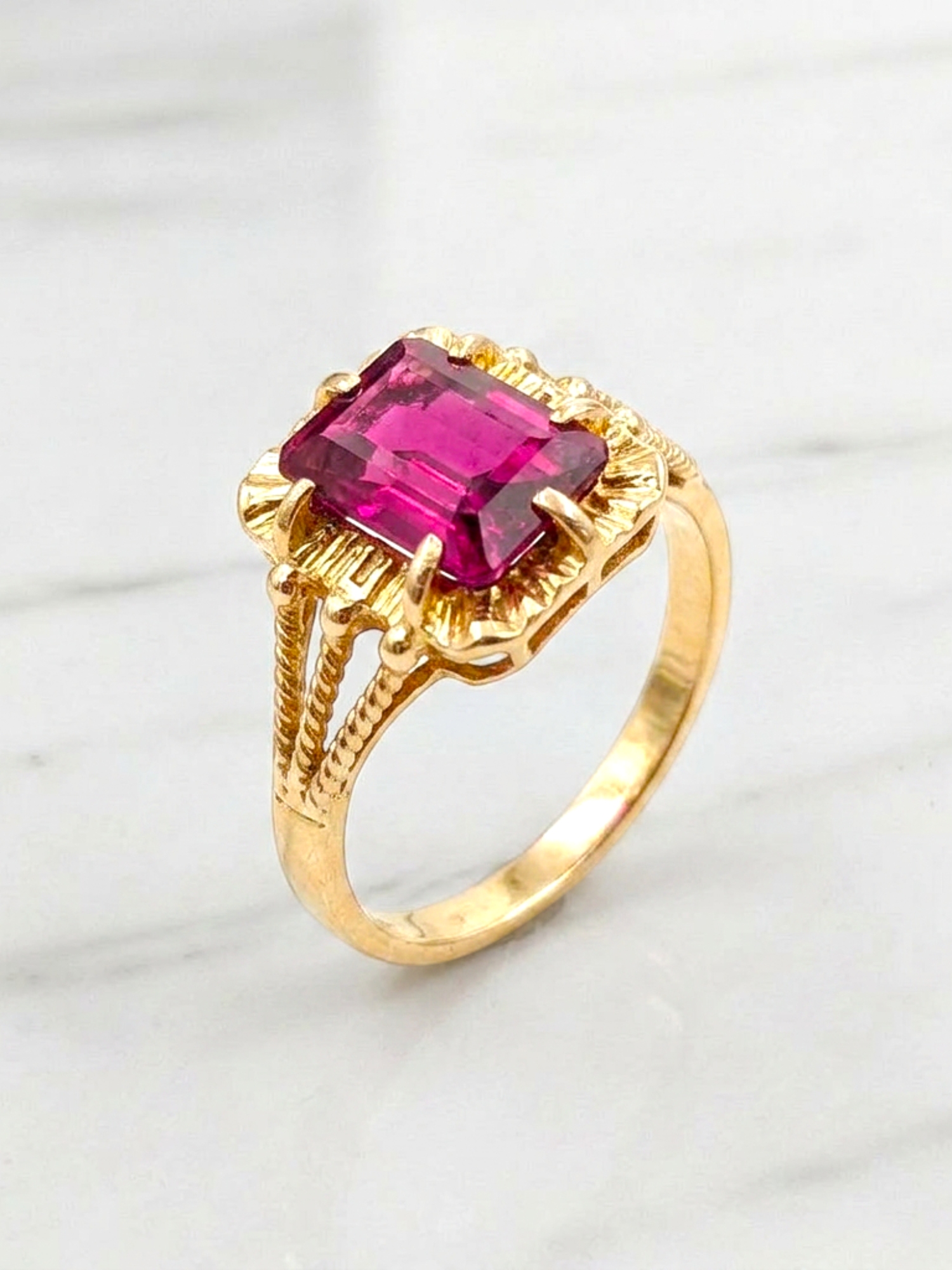 Anillo chatón rubí cuadro Oro 18k 3