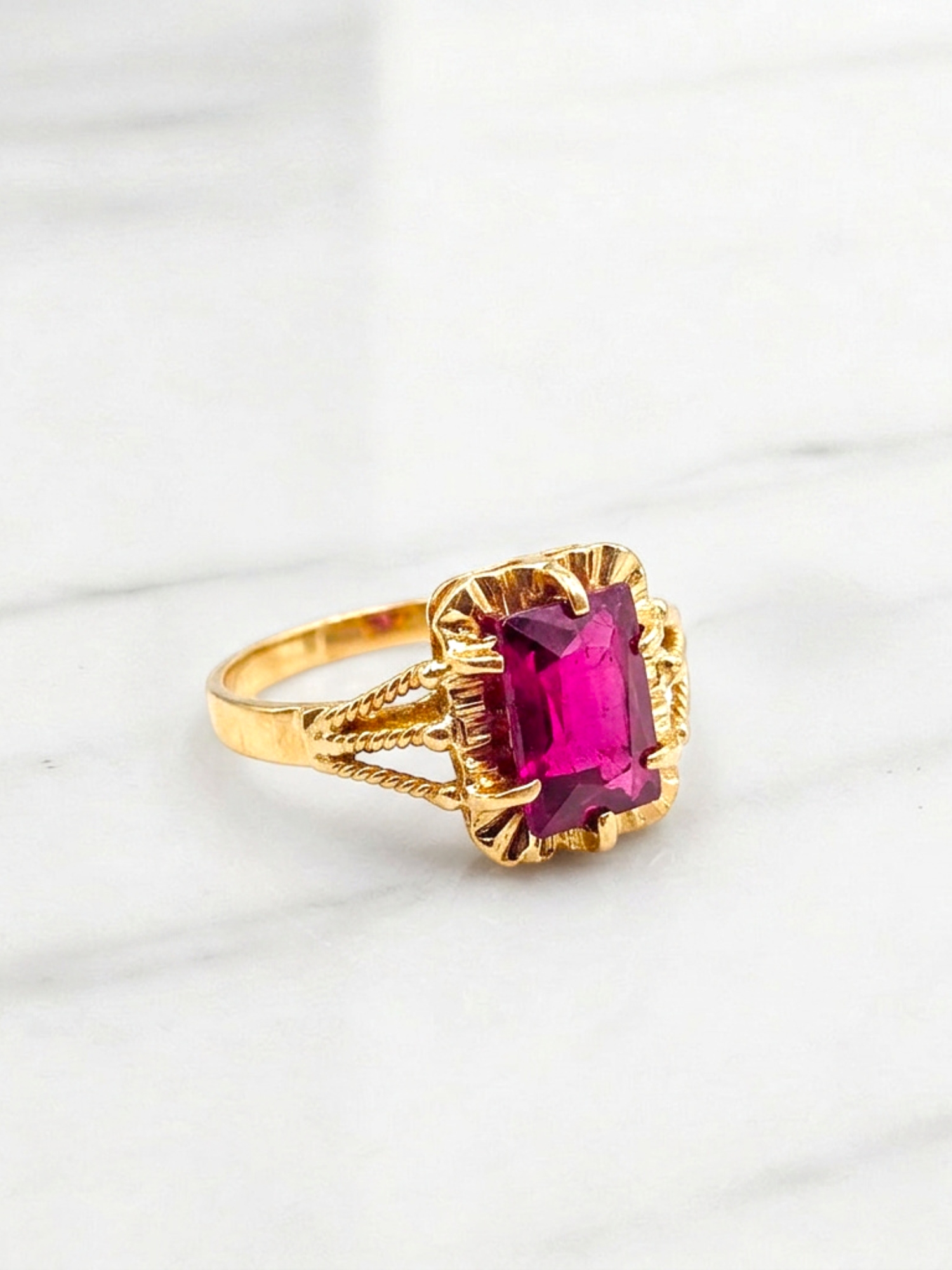 Anillo chatón rubí cuadro Oro 18k 4