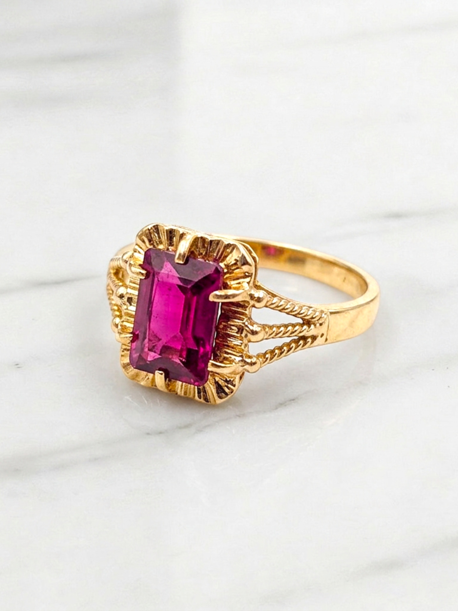Anillo chatón rubí cuadro Oro 18k 5