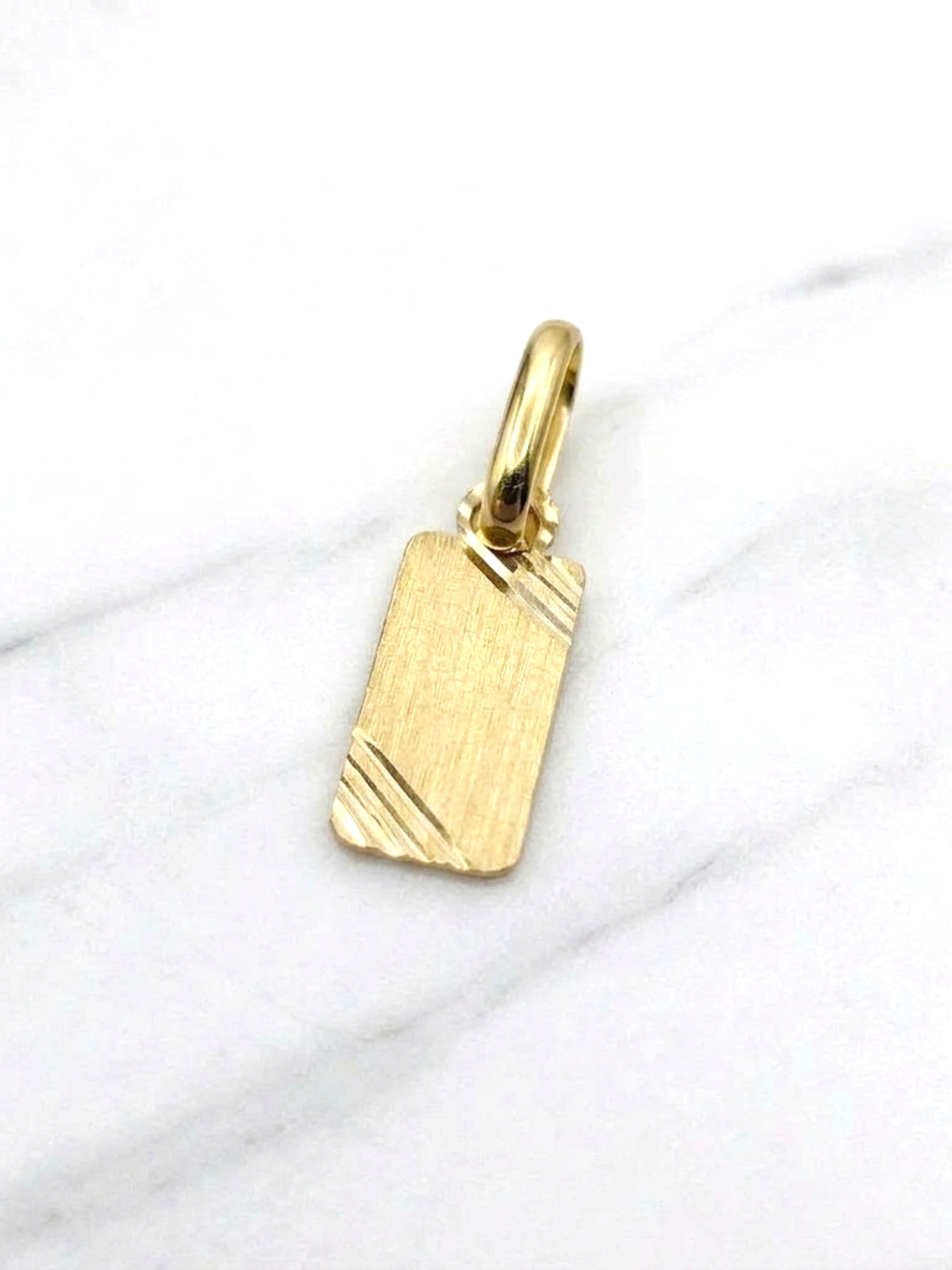 Colgante placa 1.7 cm Oro 18k  1