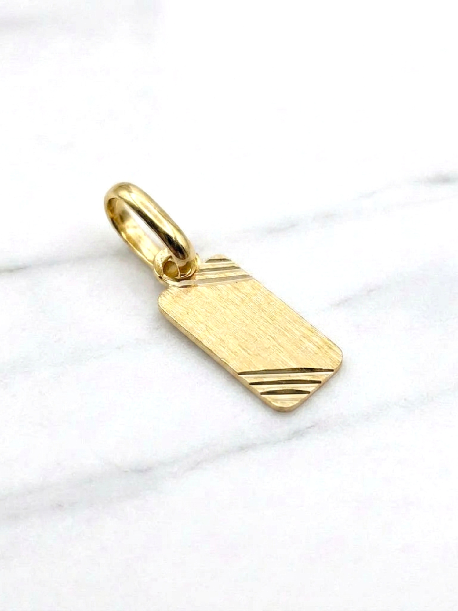 Colgante placa 1.7 cm Oro 18k  3