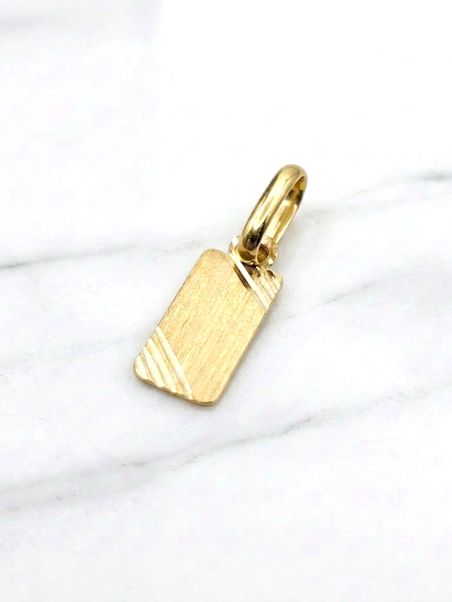 Colgante placa 1.7 cm Oro 18k  5