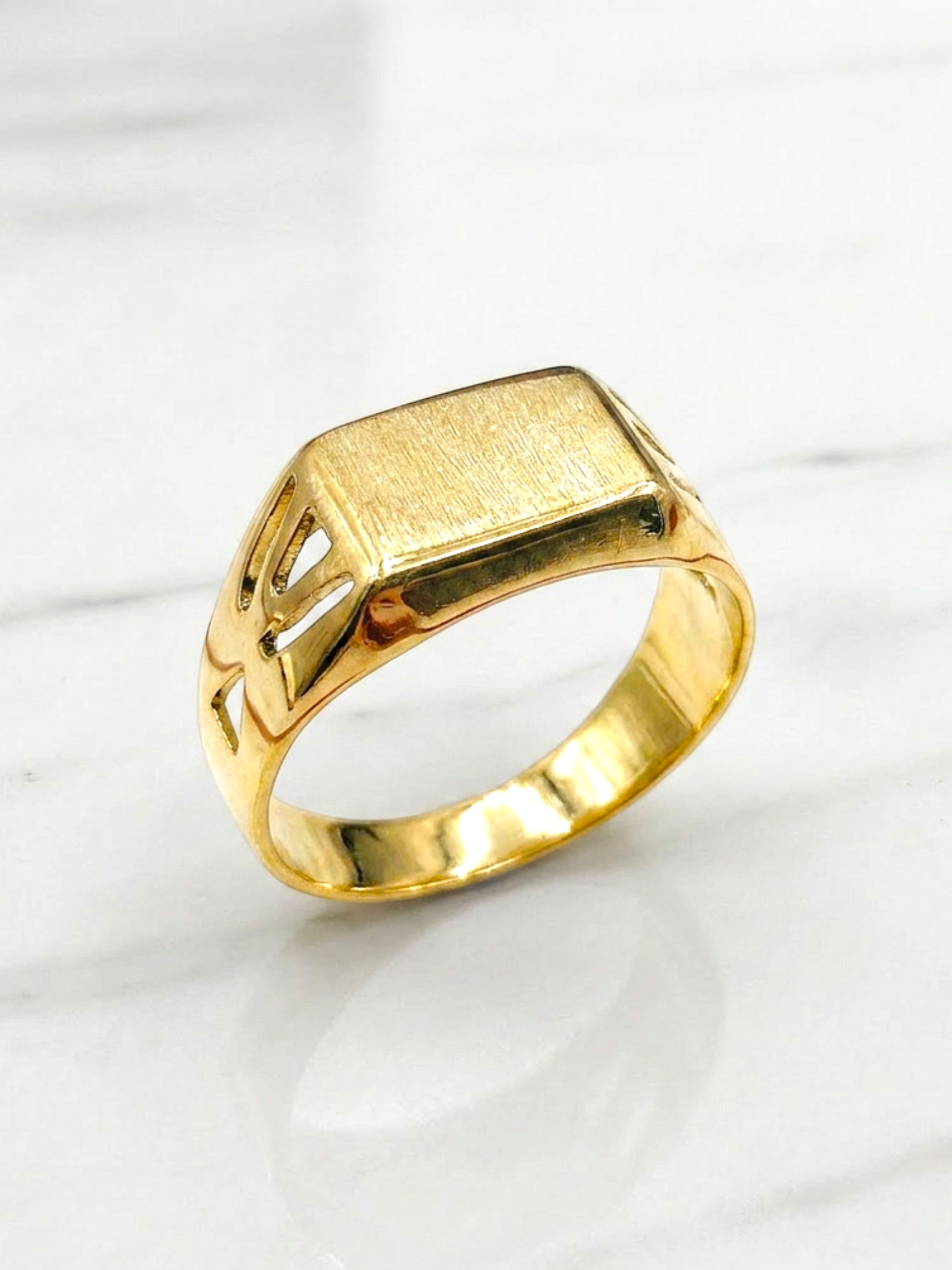 Anillo sello calado rectangulo Oro 18k 1