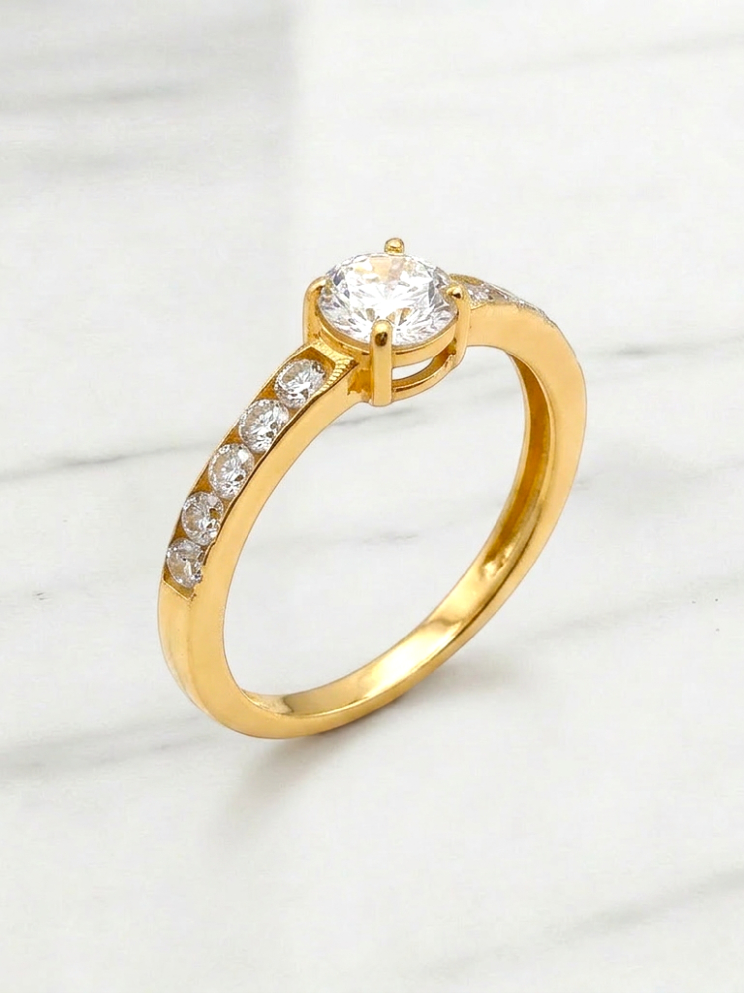 Anillo medio cintillo princesa circones Oro 18k 2